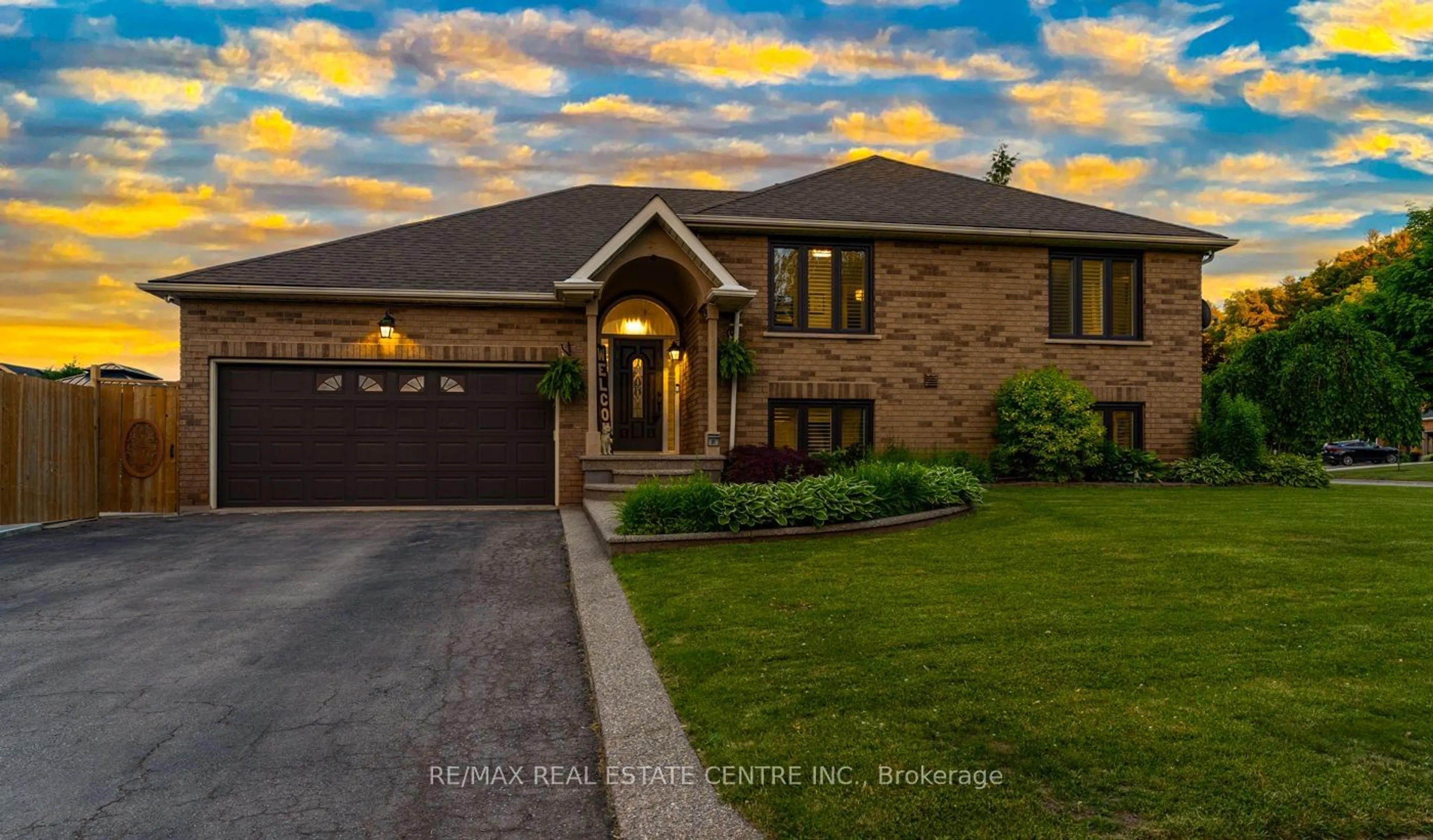 Home with brick exterior material for 91 Hedge Lawn Dr, Grimsby Ontario L3M 5H4