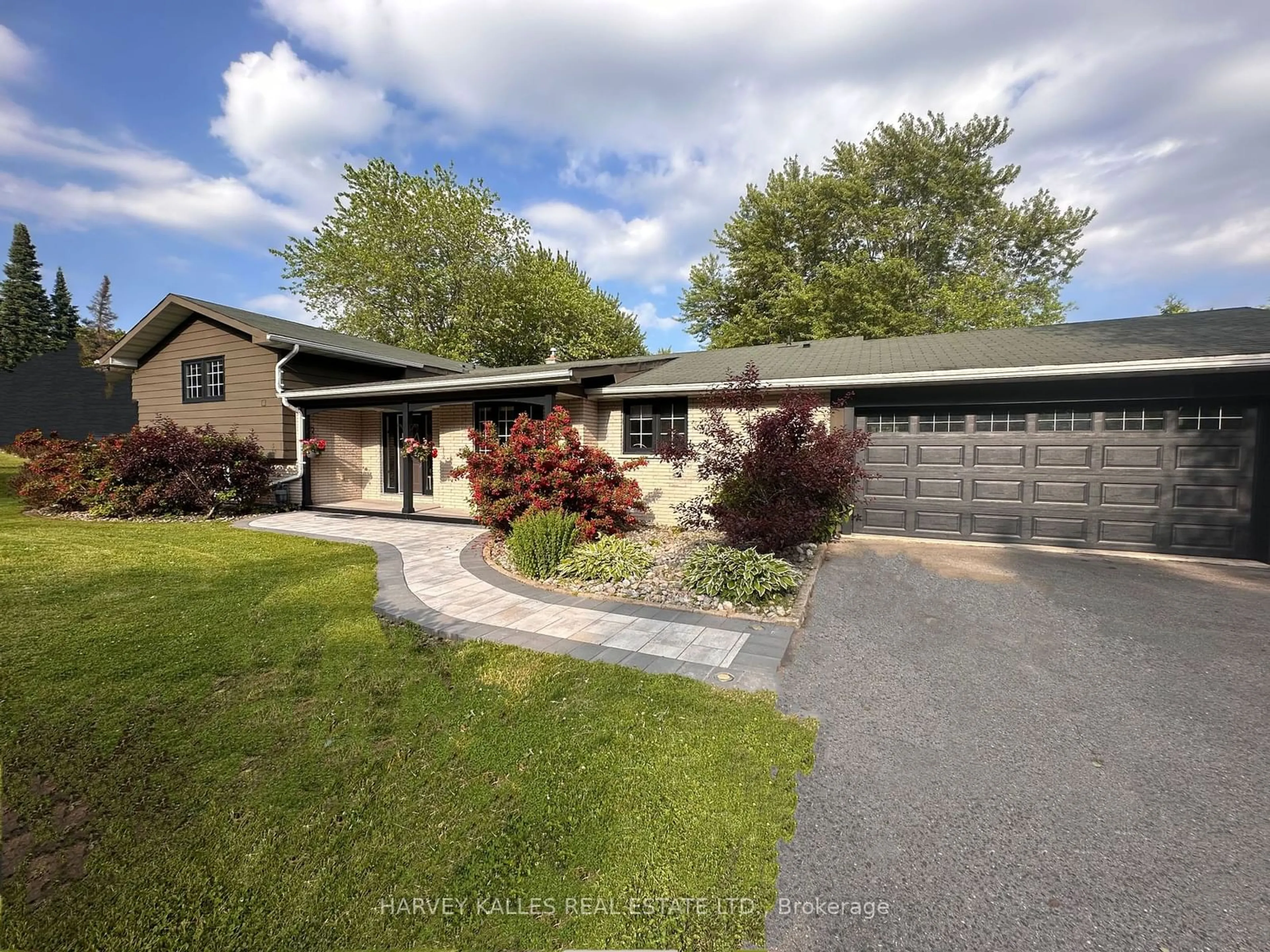 Frontside or backside of a home for 1143 Connaught Dr, Smith-Ennismore-Lakefield Ontario K0L 1T0