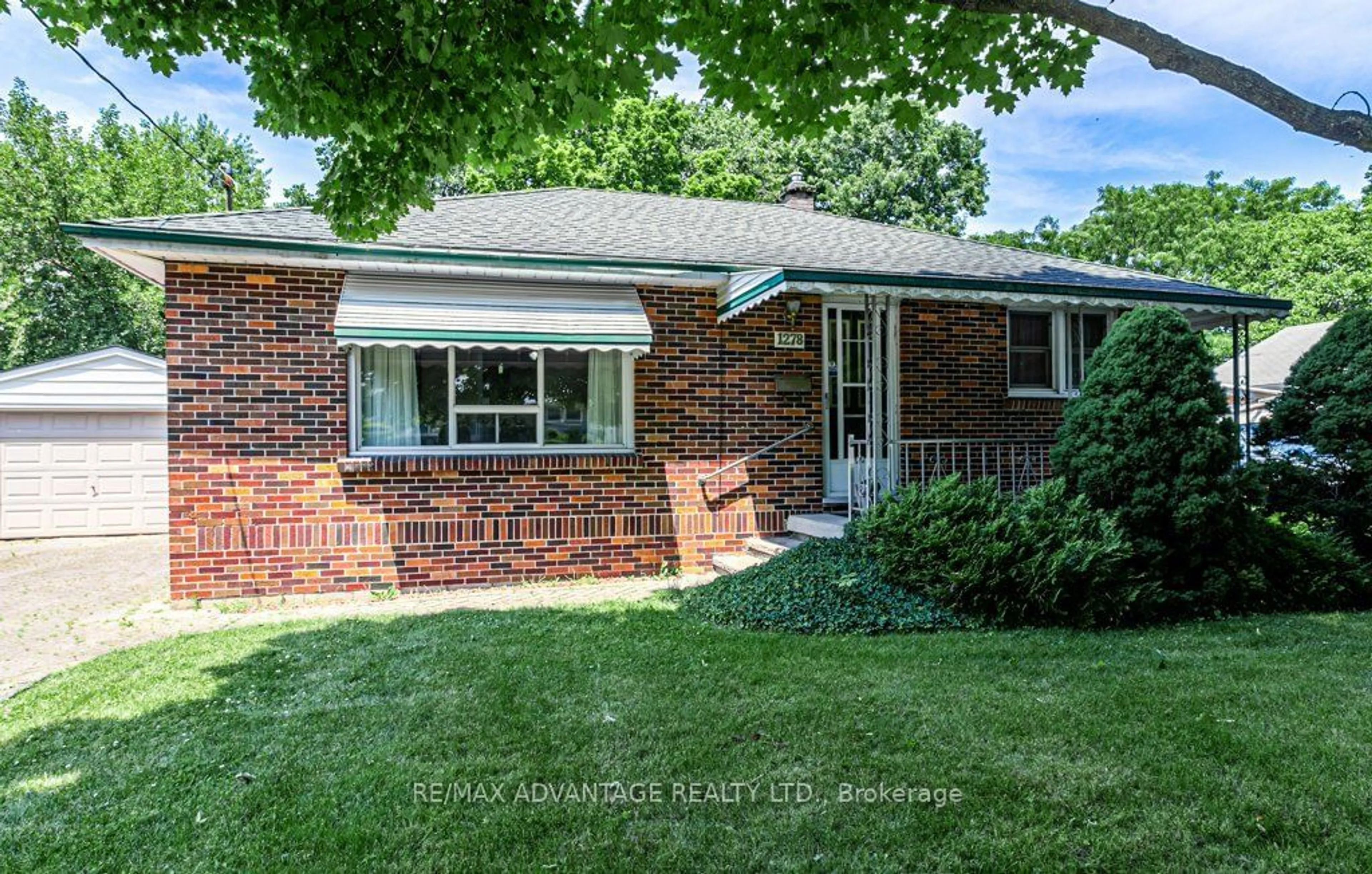 Home with brick exterior material for 1278 Hillcrest Ave, London Ontario N5Y 4N4