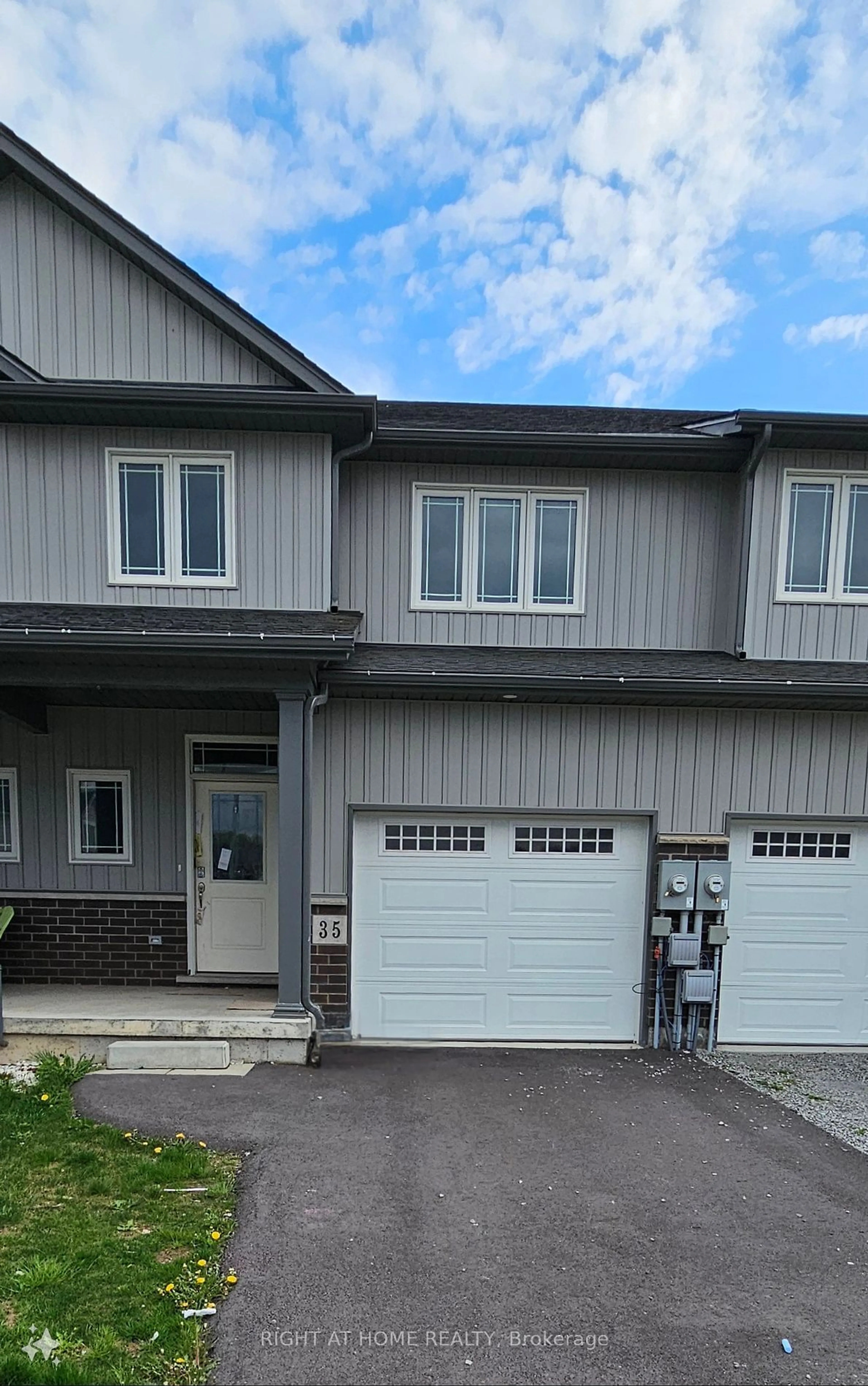 A pic from exterior of the house or condo for 35 Bowman Cres, Thorold Ontario L2V 0G8