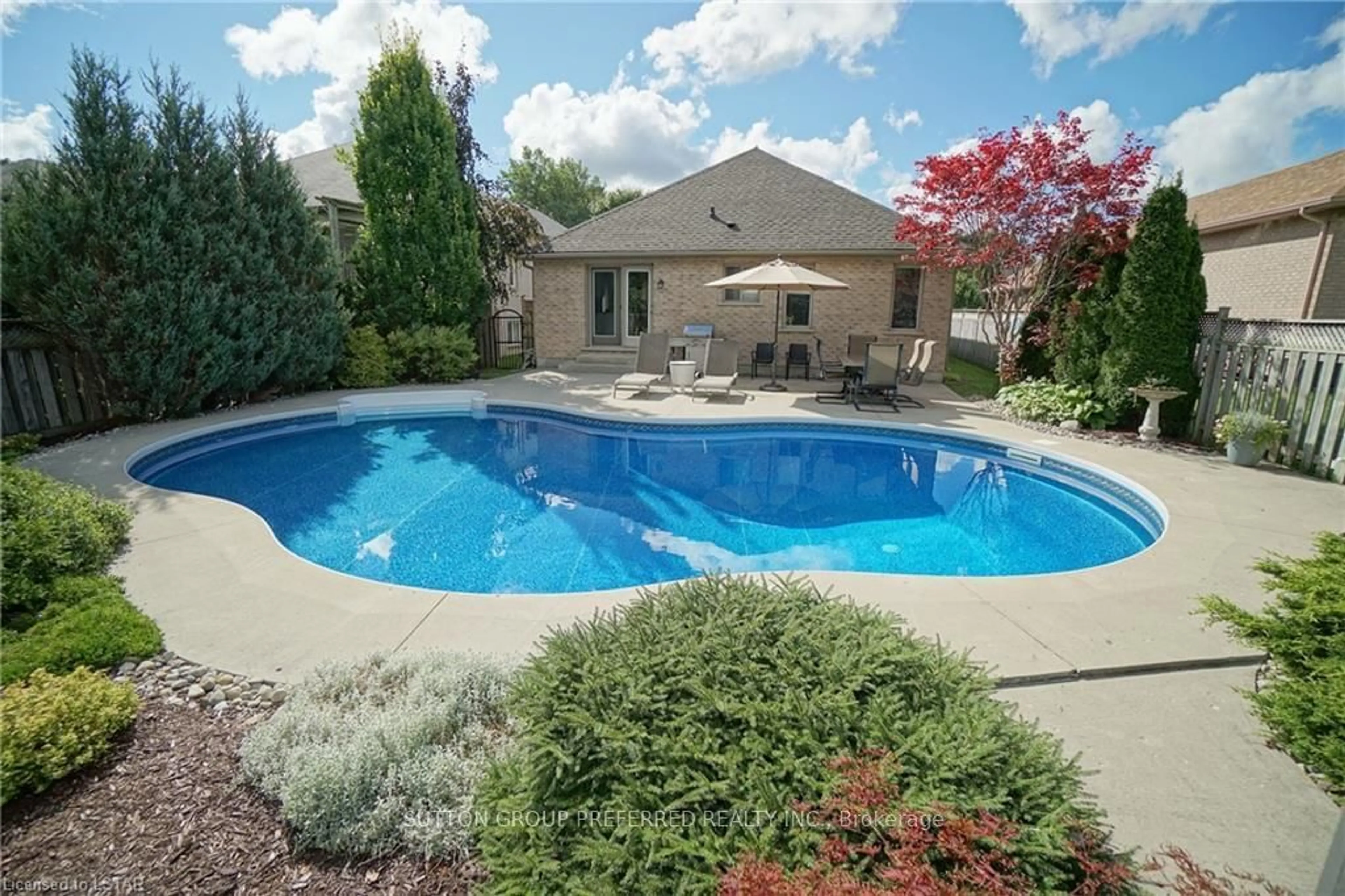 Indoor or outdoor pool for 649 Inverness Ave, London Ontario N6H 3C5