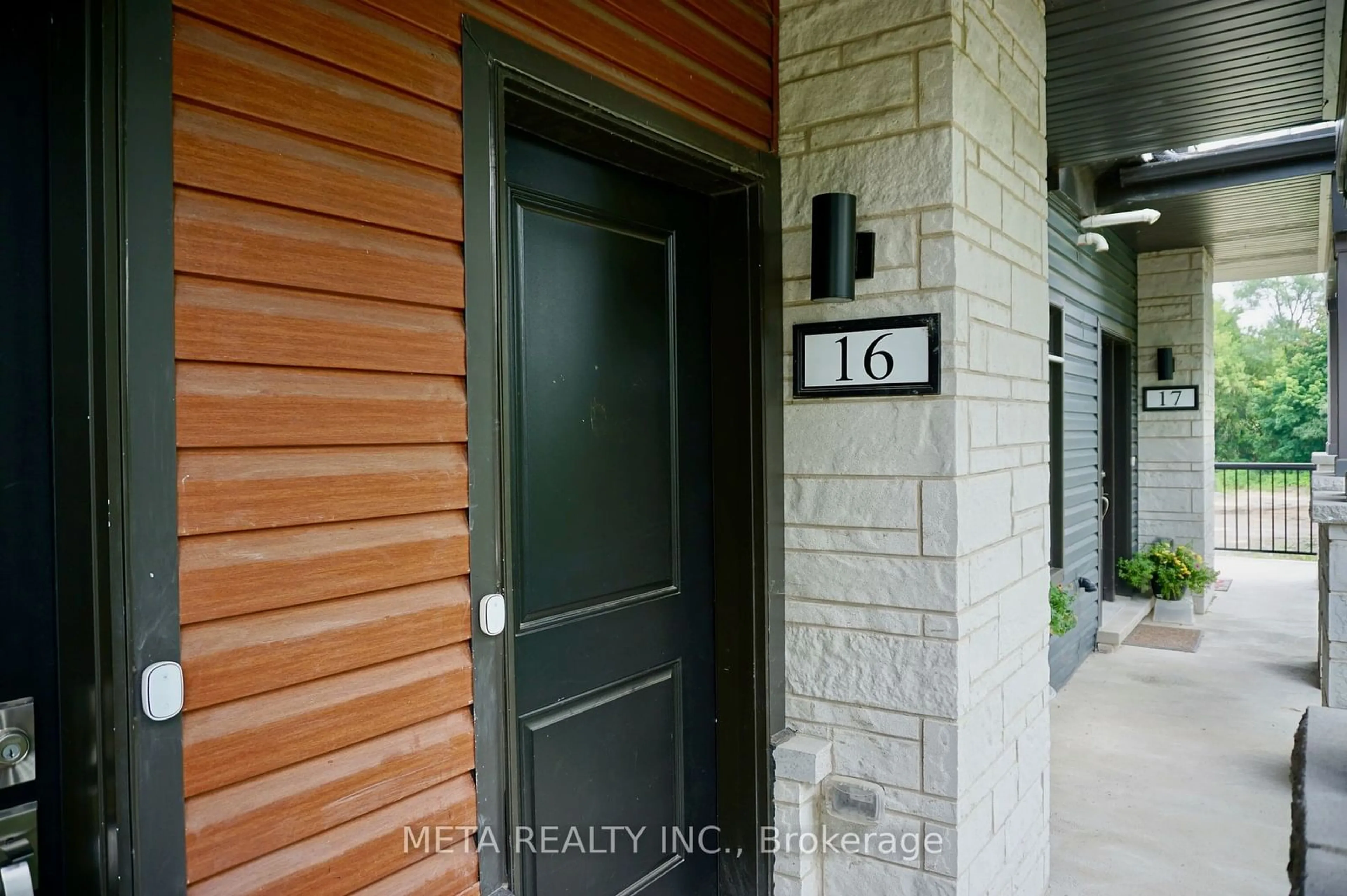 Indoor entryway for 2 Willow St #16, Brant Ontario N3L 0K7