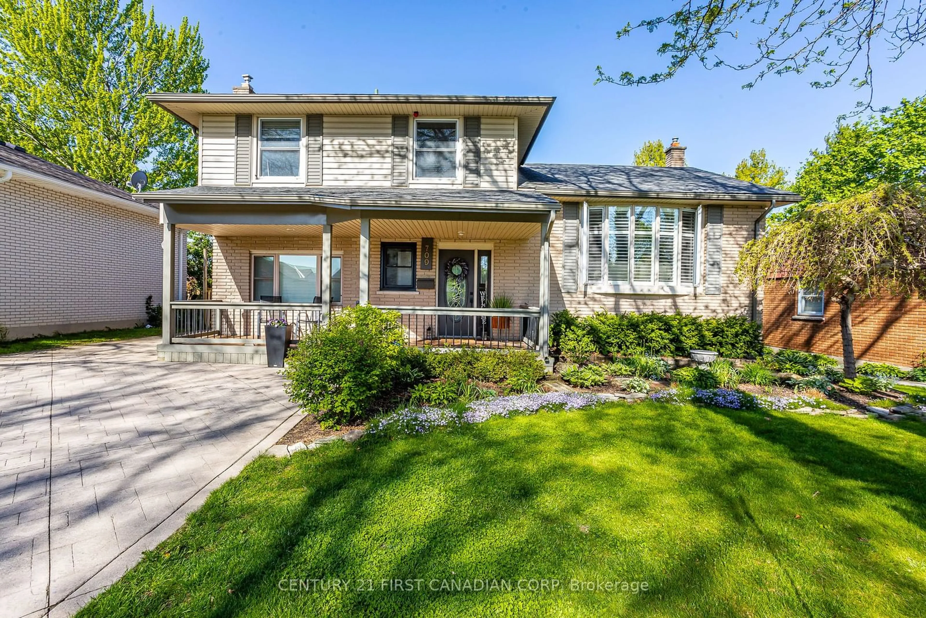 Frontside or backside of a home for 709 Galloway Cres, London Ontario N6J 2Y6