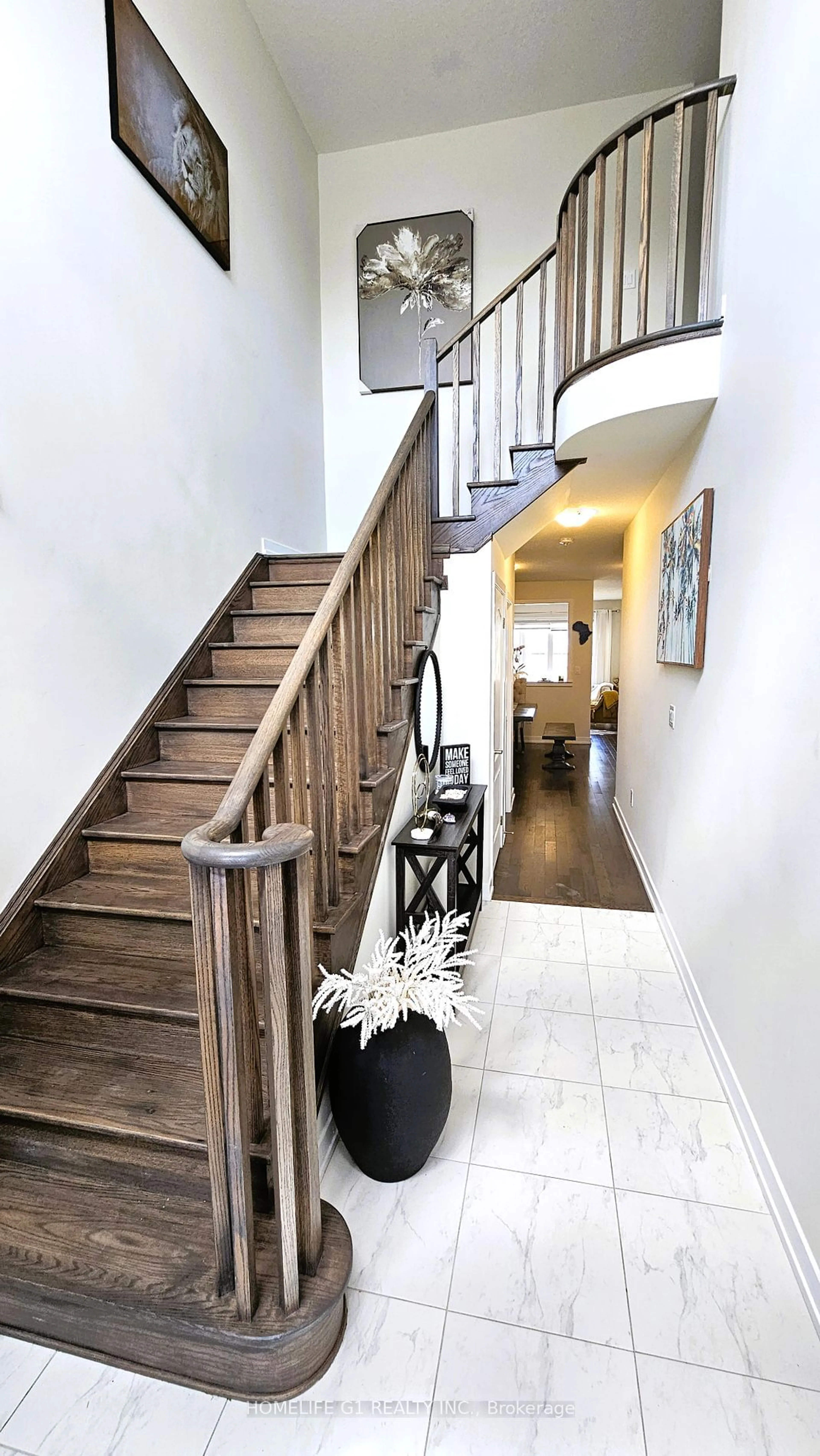 Indoor entryway for 51 Sundin Dr, Haldimand Ontario N3W 0H3