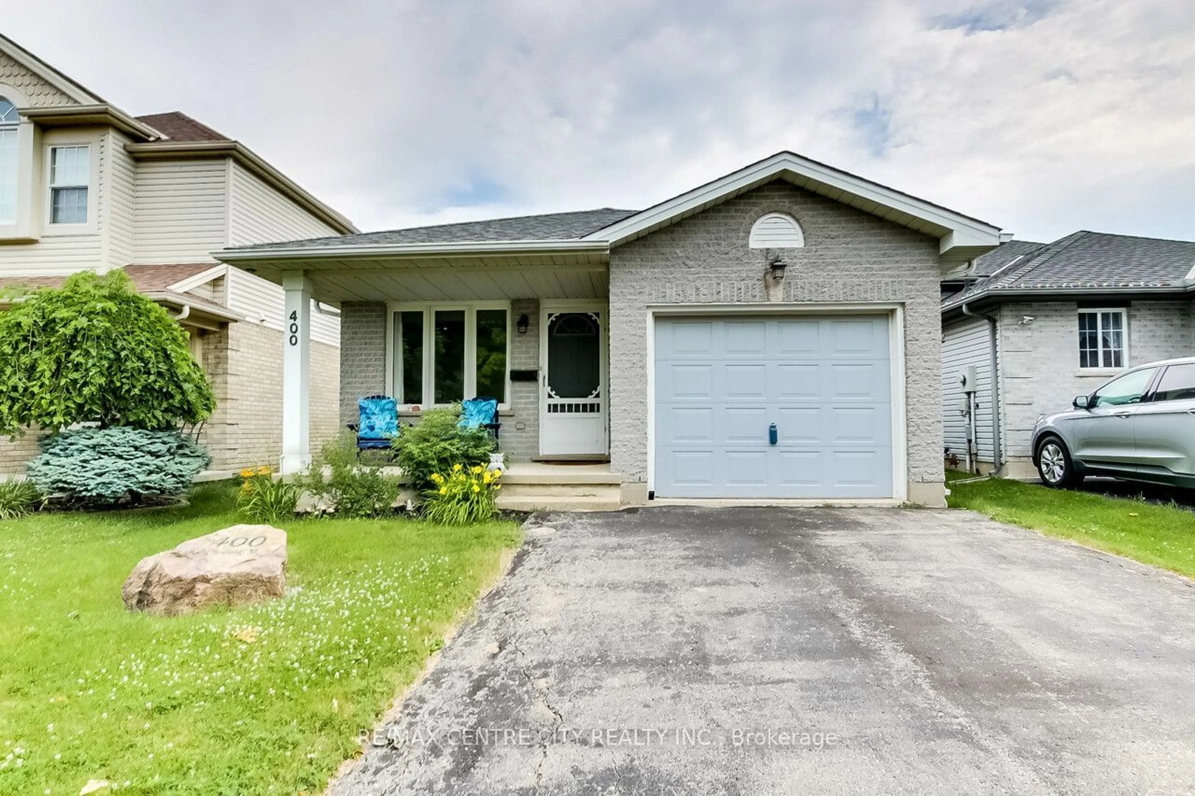 Frontside or backside of a home for 400 Chestnut St, St. Thomas Ontario N5R 6E9