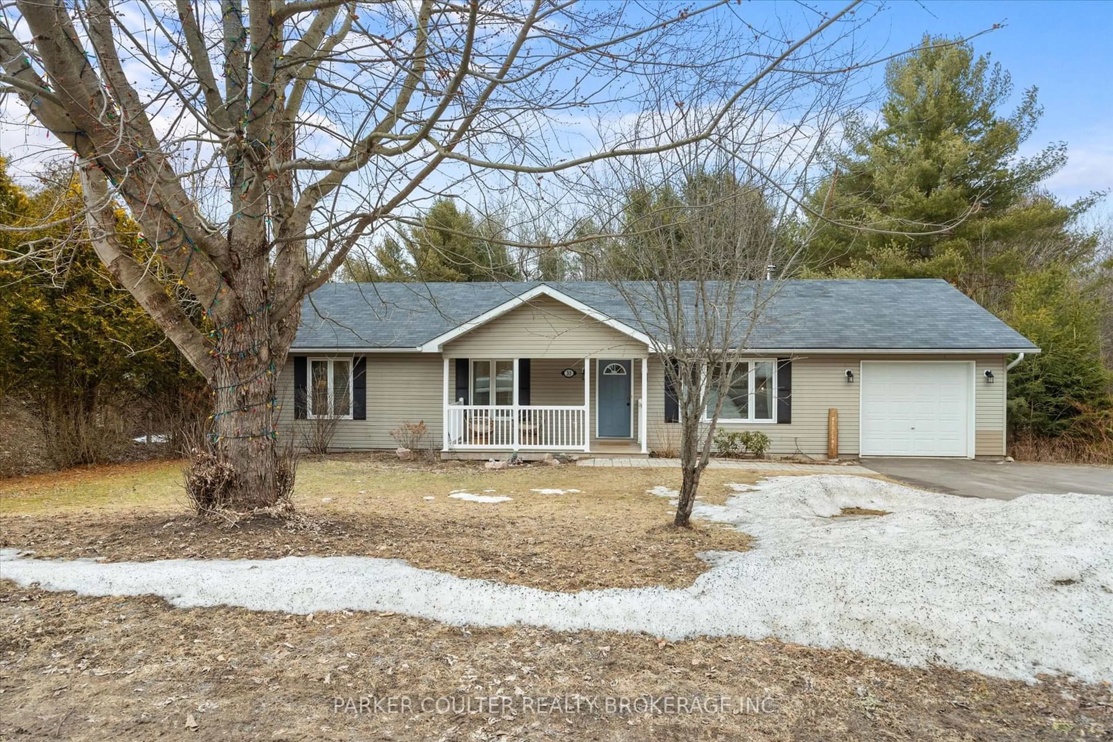 Frontside or backside of a home for 35 Parkway Ave, Parry Sound Ontario P0G 1G0