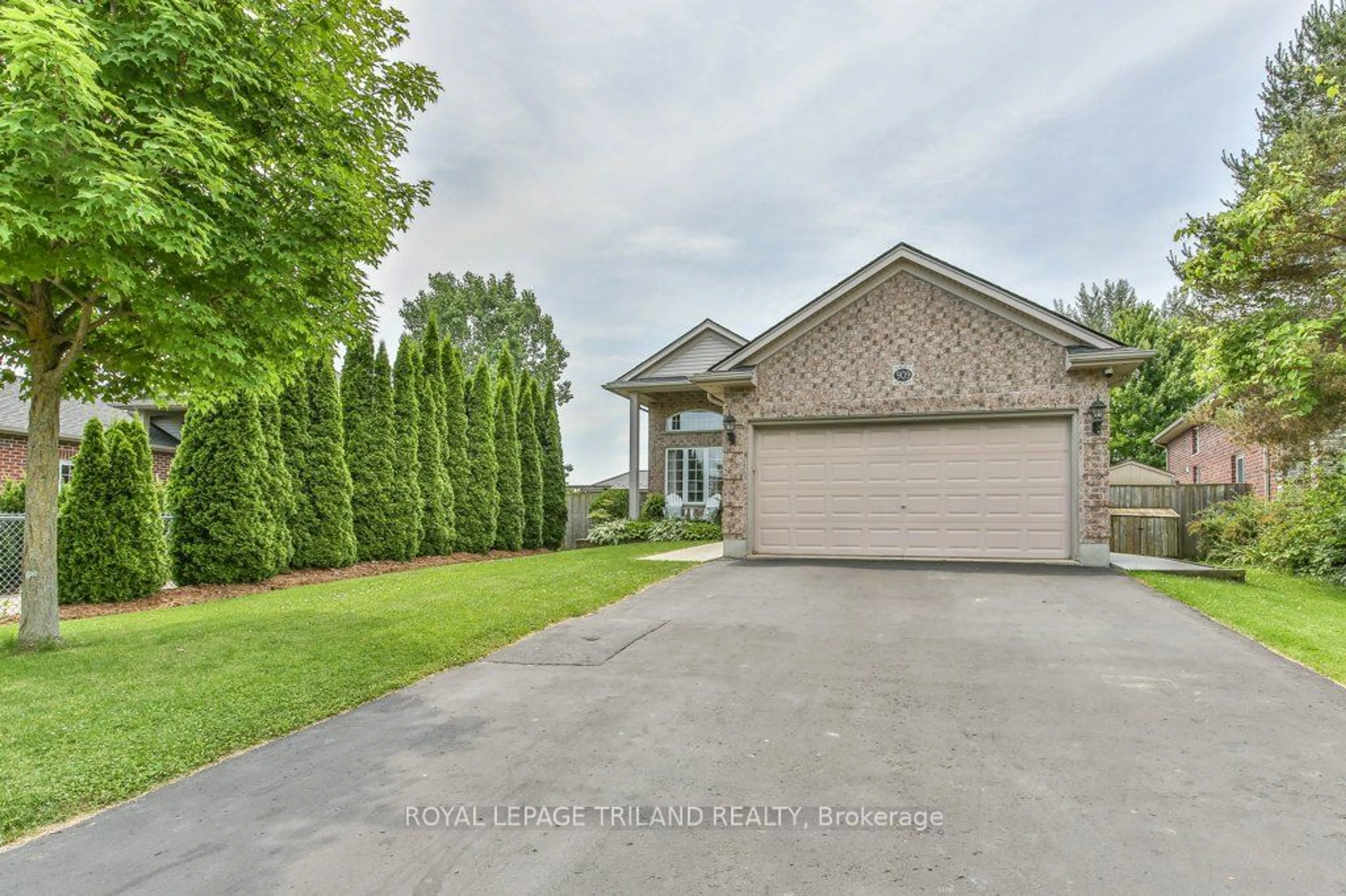 Frontside or backside of a home for 909 FOGERTY St, London Ontario N5X 4G6