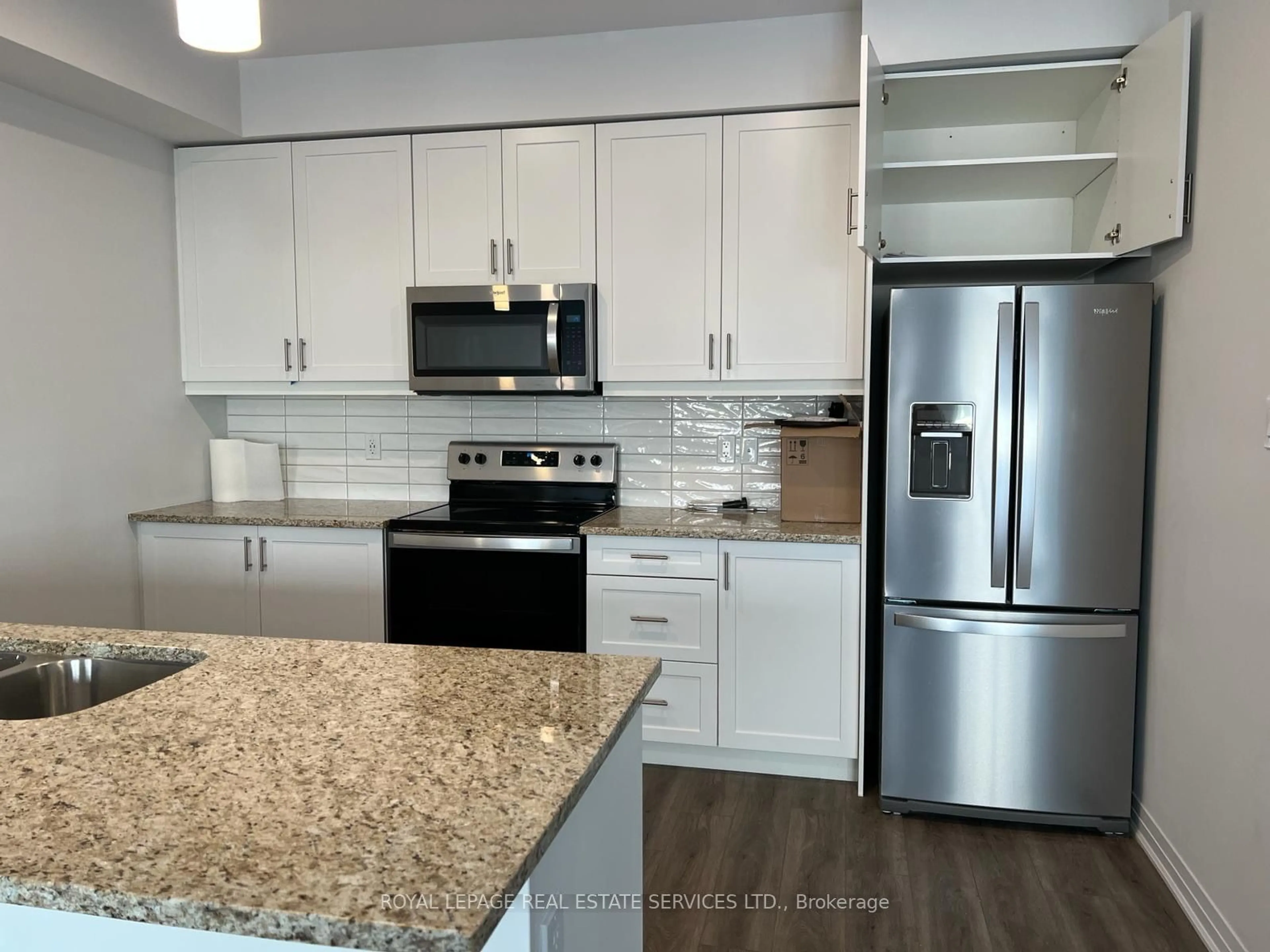 Standard kitchen for 51 Sparrow Ave #54, Cambridge Ontario N1T 0E5