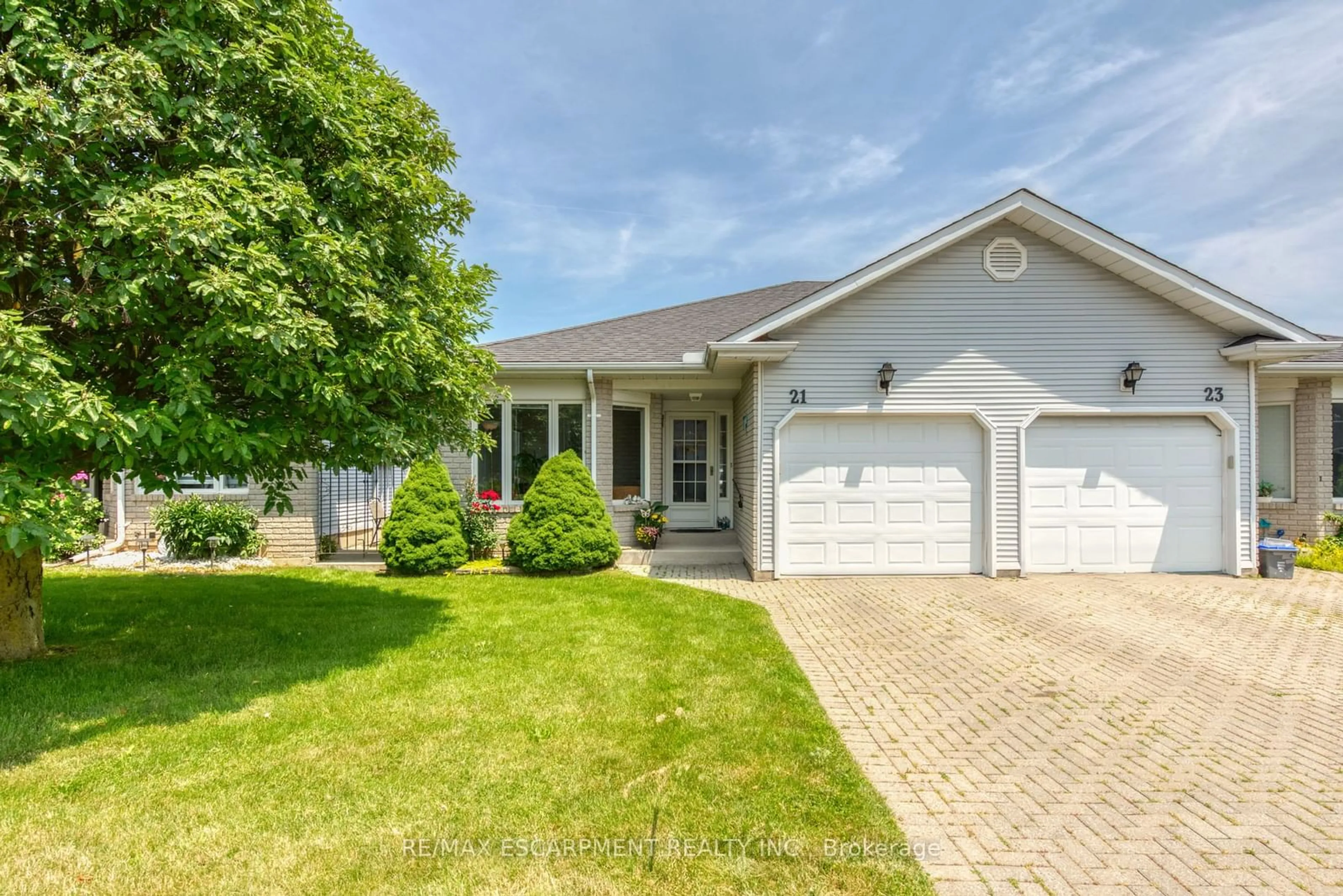 Frontside or backside of a home for 21 Garden Dr, West Lincoln Ontario L0R 2A0