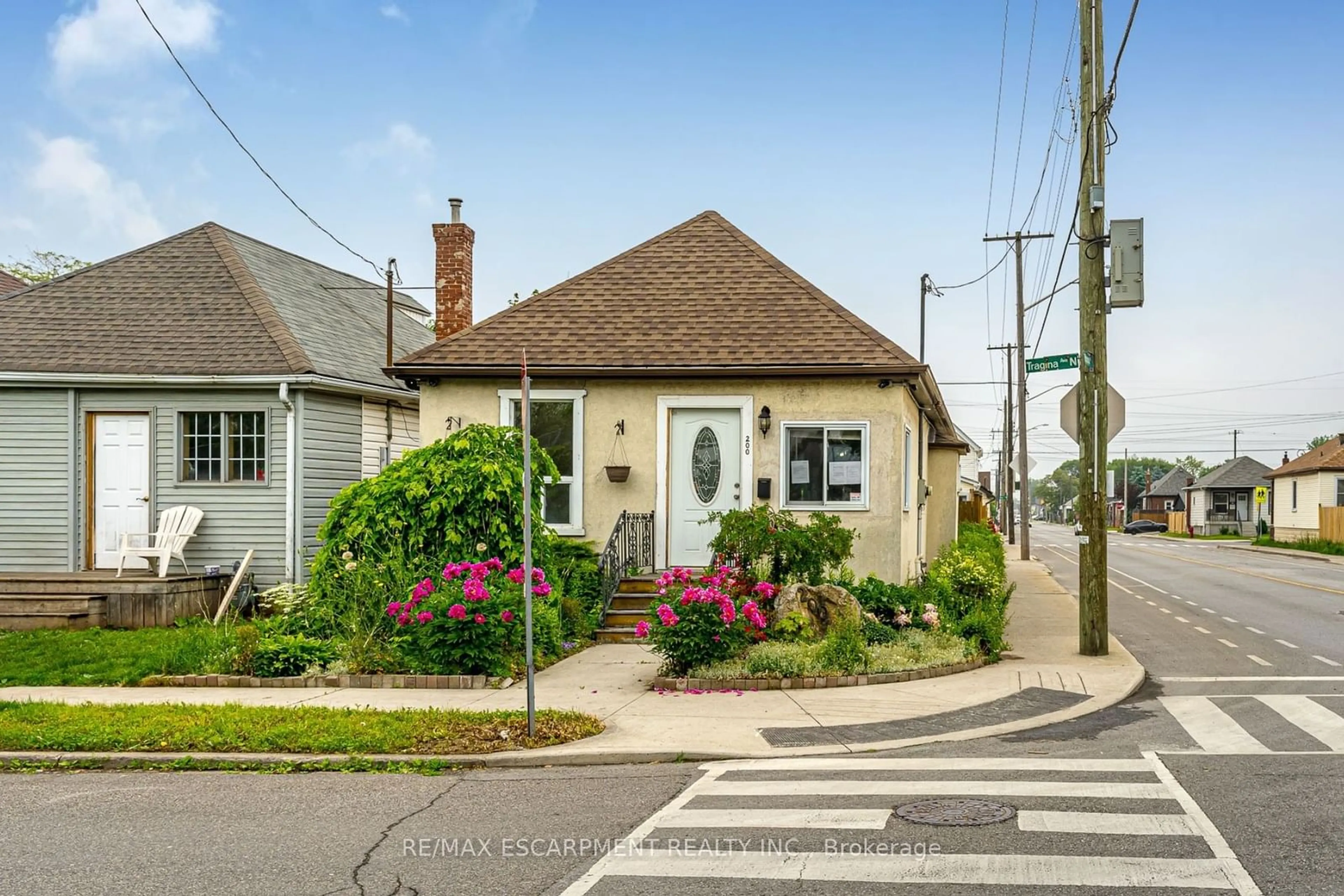 Frontside or backside of a home for 200 Tragina Ave, Hamilton Ontario L8H 5E1