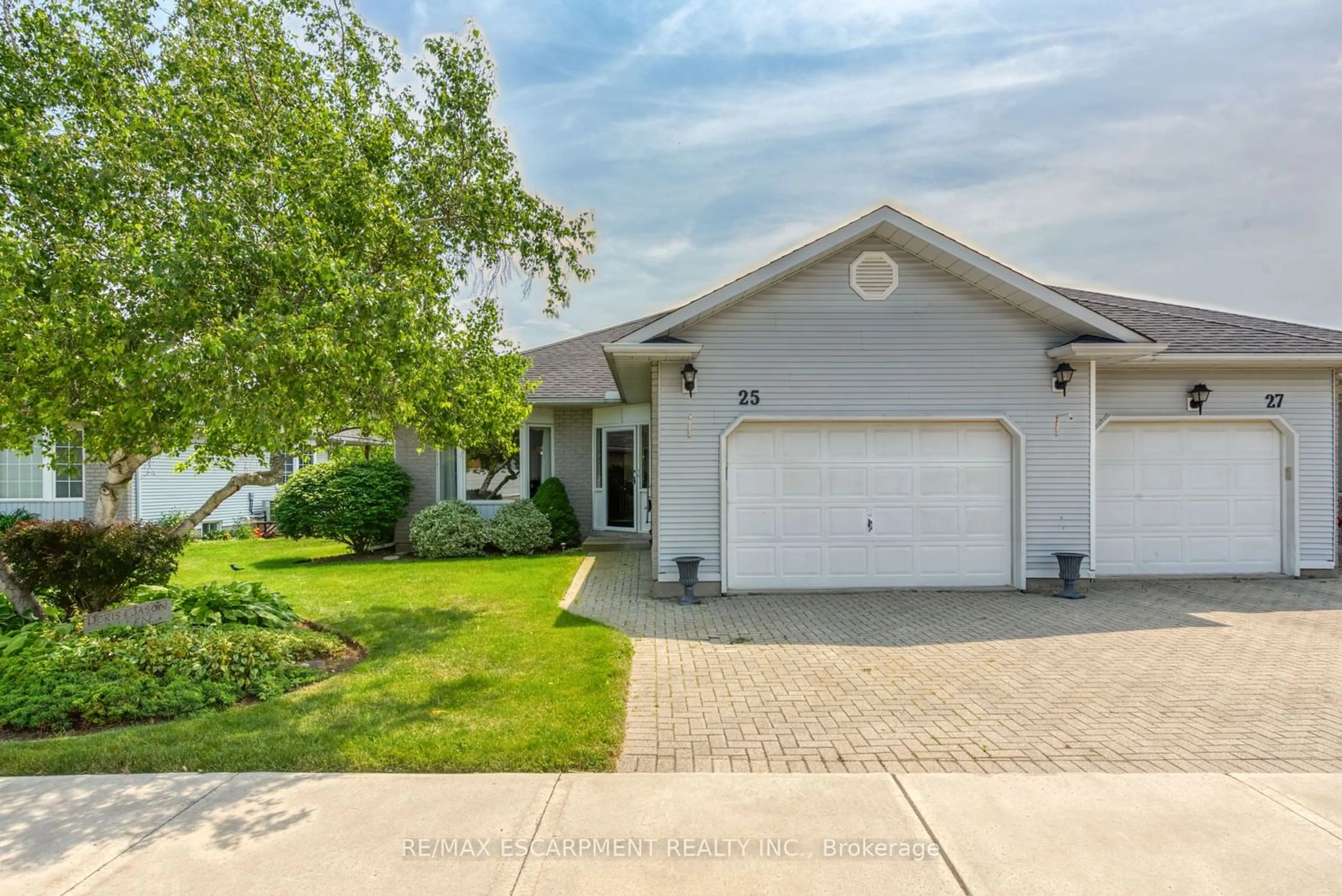 Frontside or backside of a home for 25 Garden Dr, West Lincoln Ontario L0R 2A0