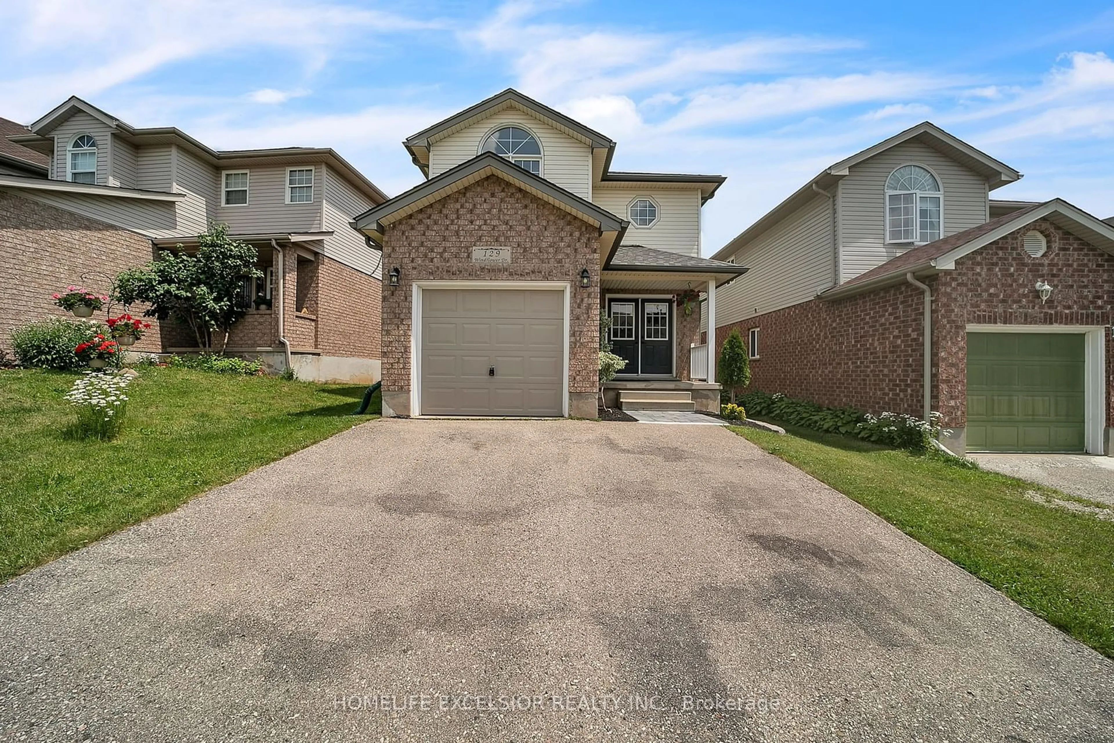 Frontside or backside of a home for 129 Windflower Dr, Kitchener Ontario N2E 3S9