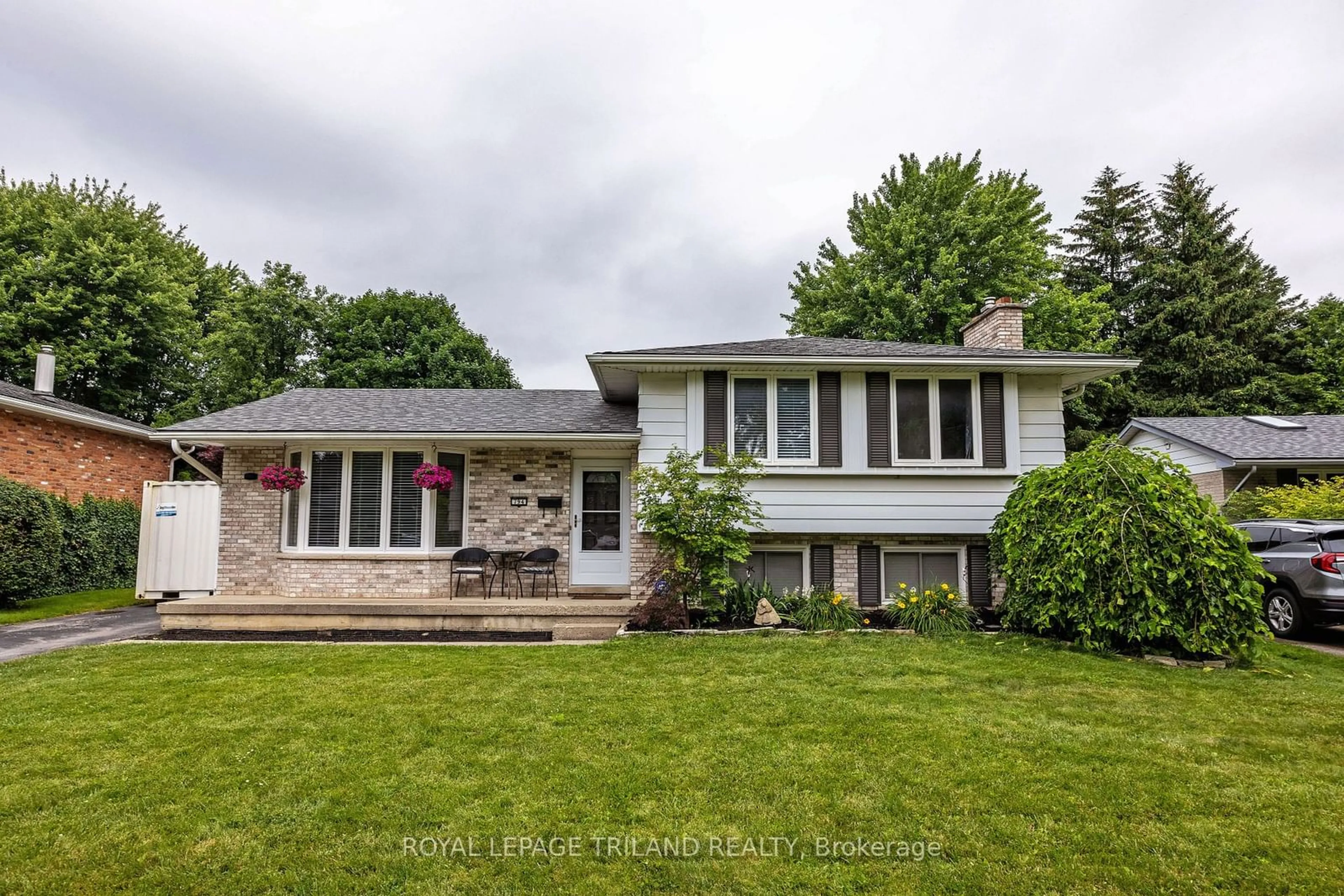 Frontside or backside of a home for 794 Grenfell Dr, London Ontario N5X 2C8