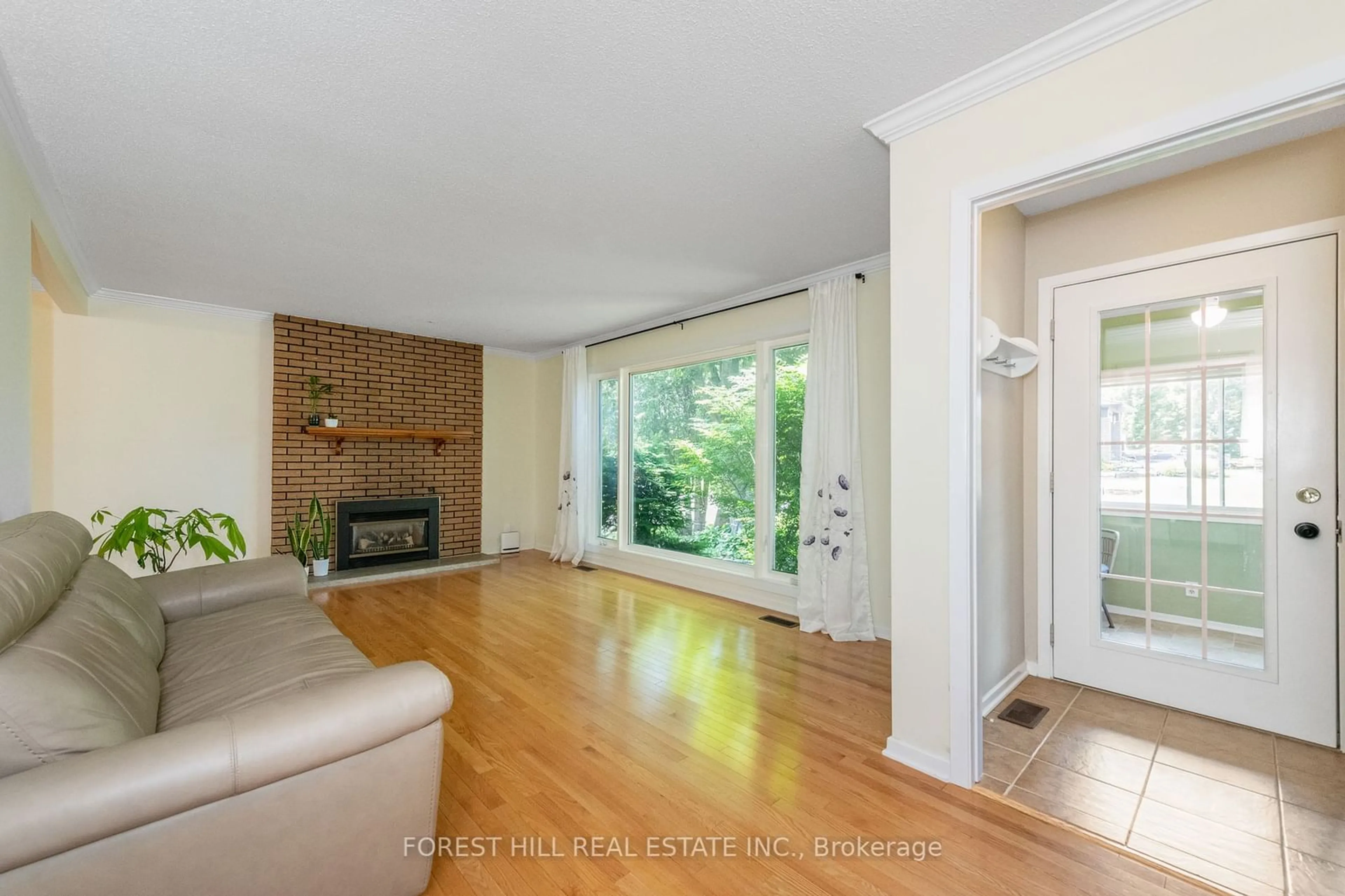 Living room, wood floors for 12 Porter St, Stittsville - Munster - Richmond Ontario K2S 1P8