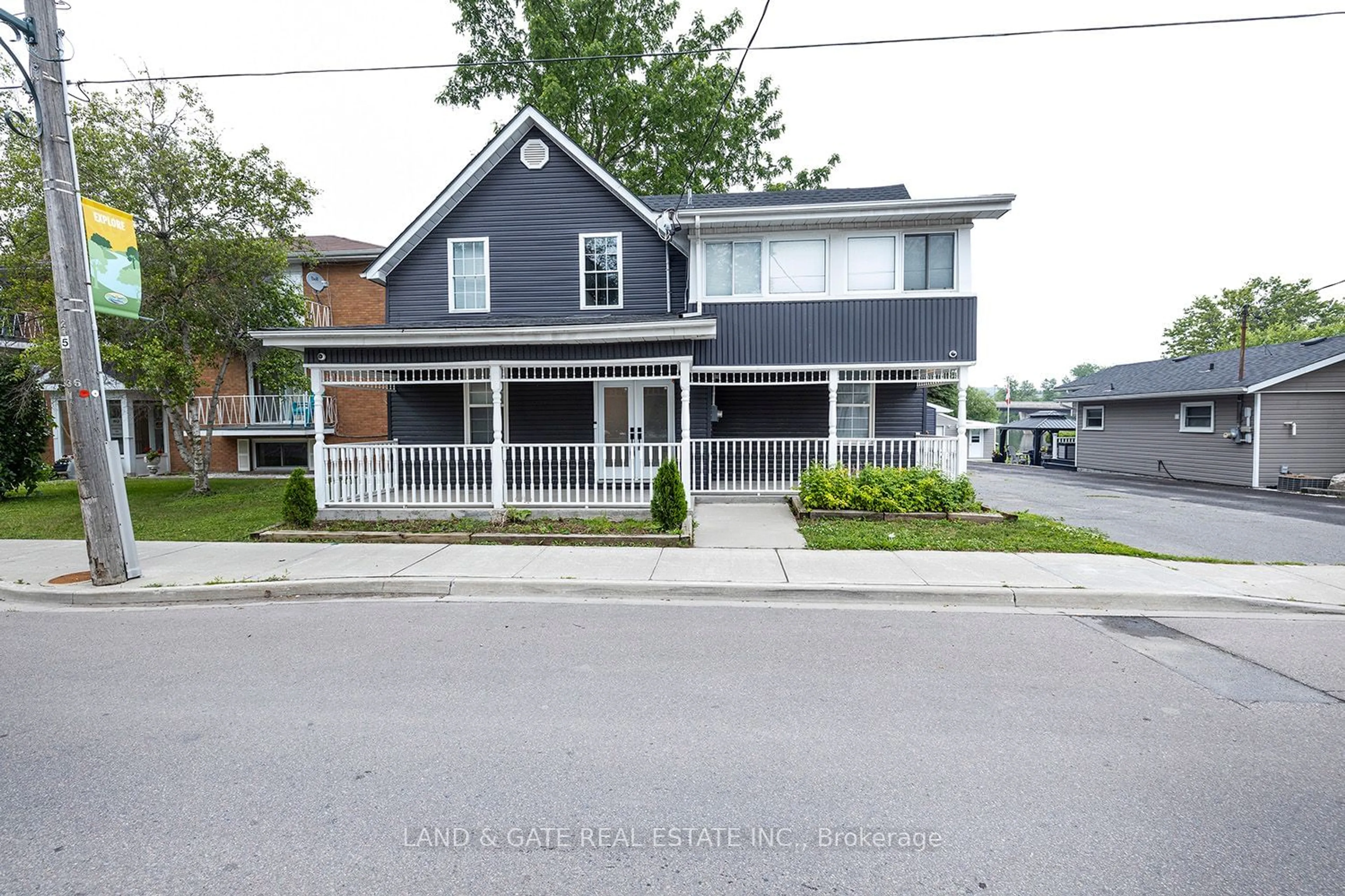 Frontside or backside of a home for 28 North Trent St, Quinte West Ontario K0K 2C0