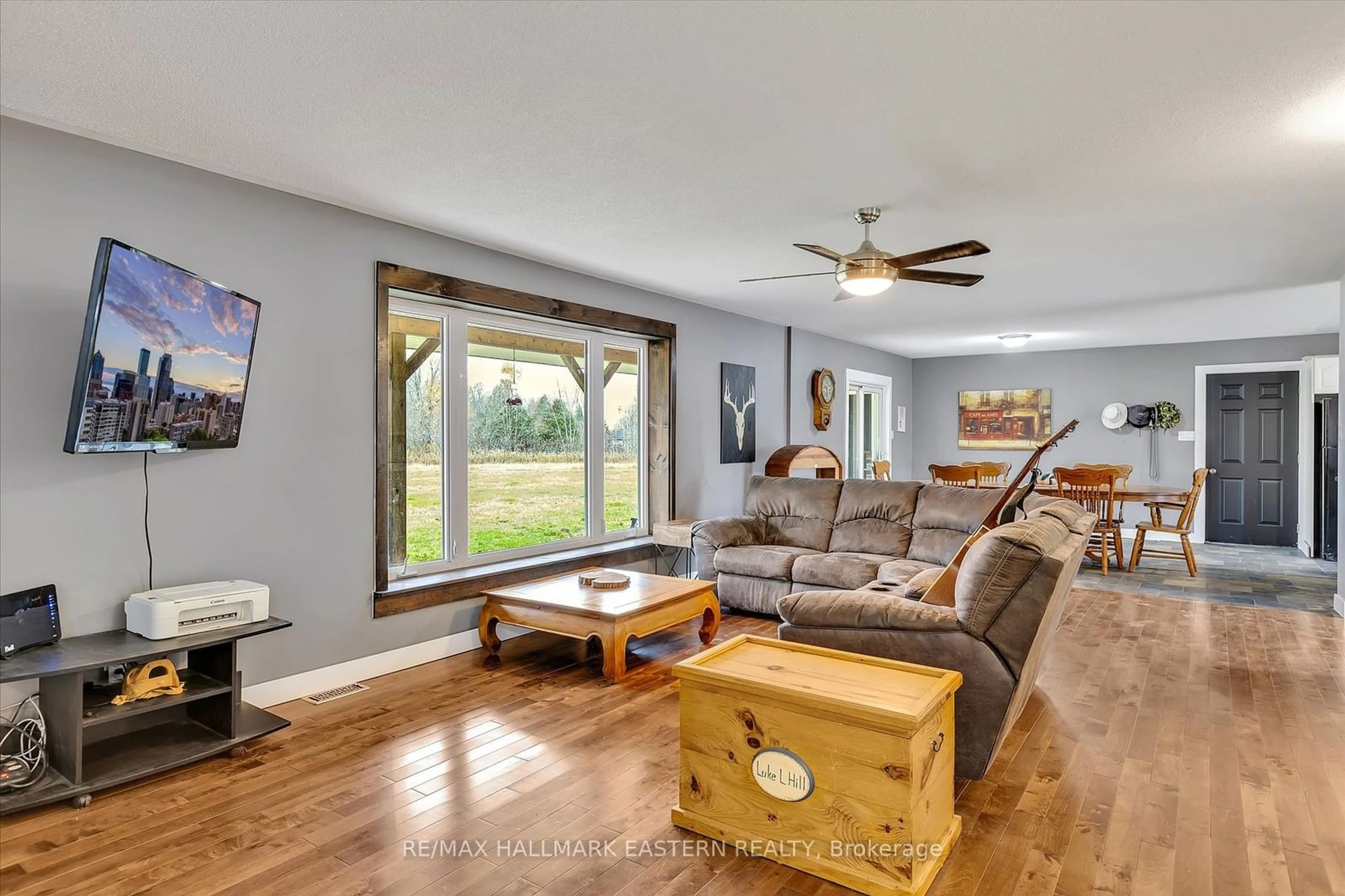 Living room for 2755 Westview Rd, Smith-Ennismore-Lakefield Ontario K0L 2H0