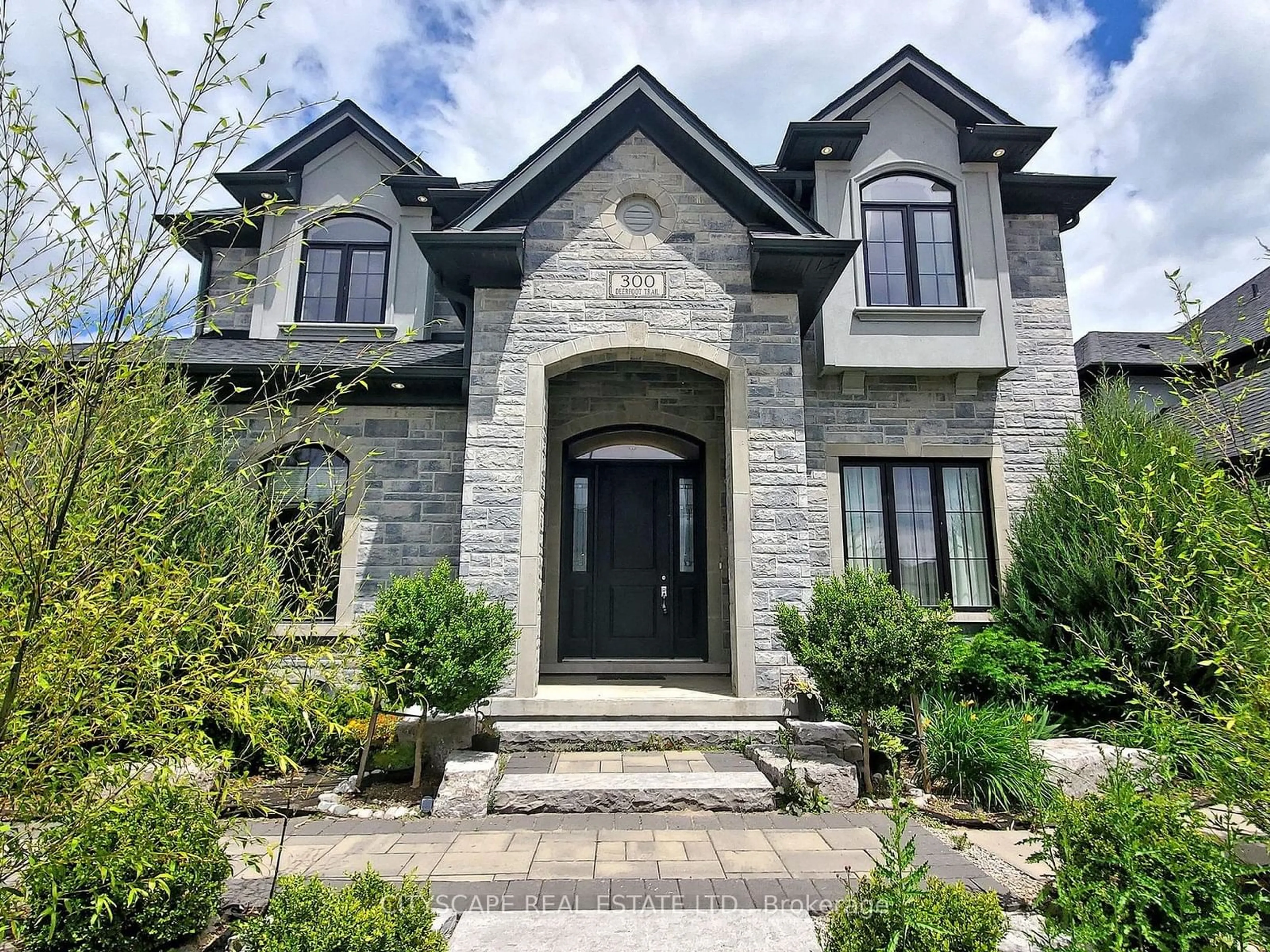 Home with brick exterior material for 300 Deerfoot Tr, Waterloo Ontario N2K 0B3