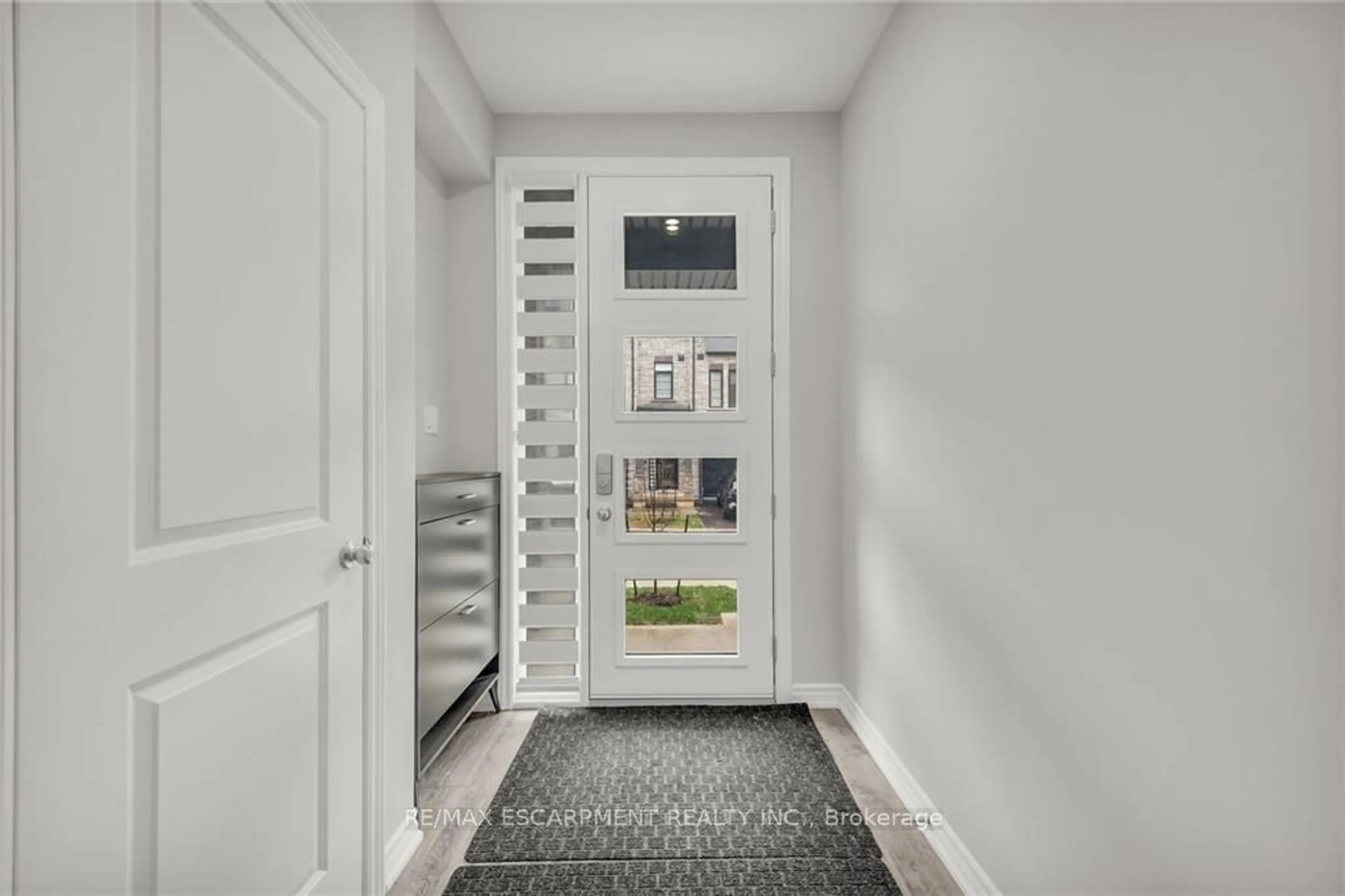 Indoor entryway for 187 Wilson St #32, Hamilton Ontario L9G 0J3