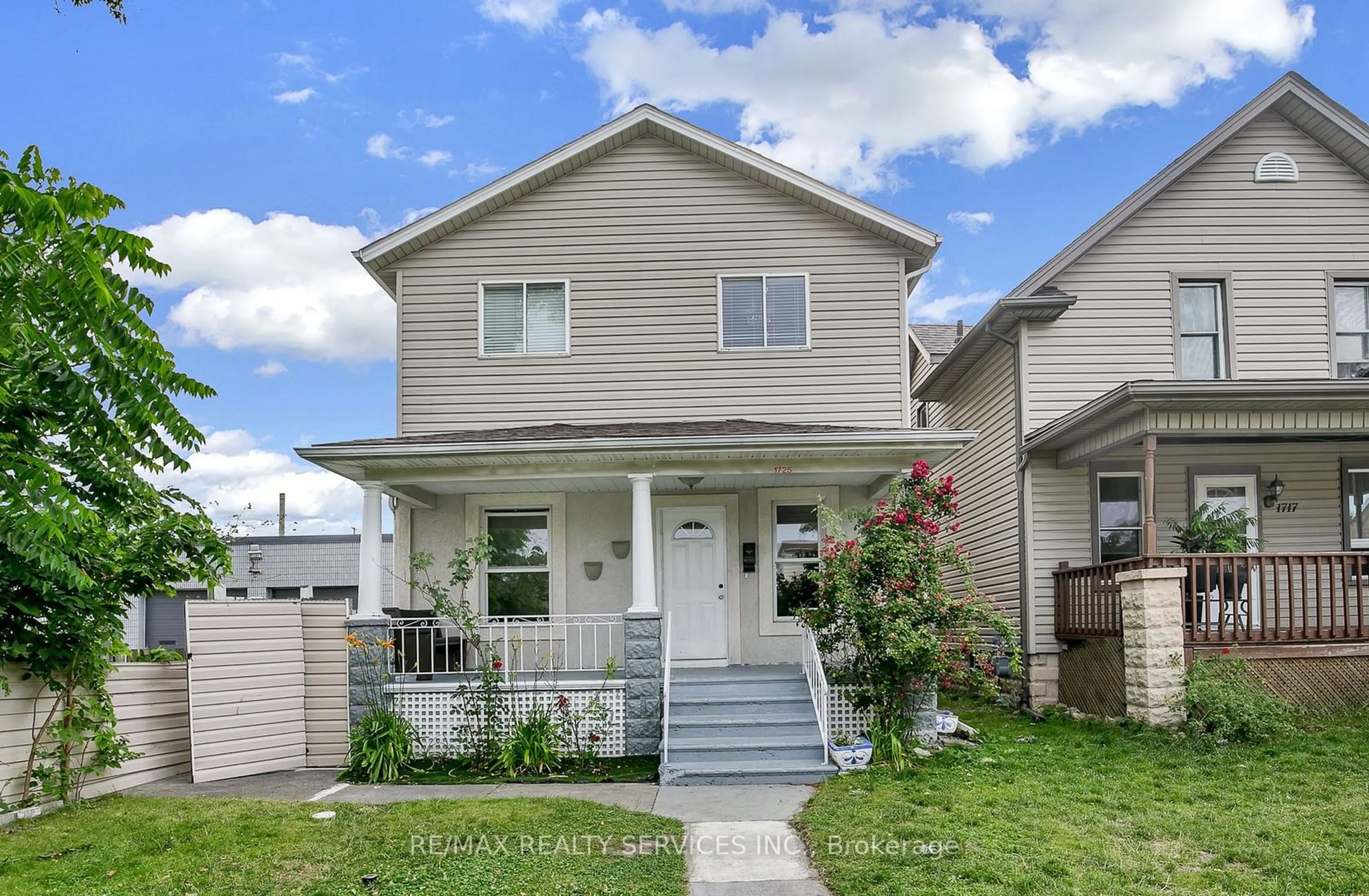 Frontside or backside of a home for 1725 Highland Ave, Windsor Ontario N8X 3R9