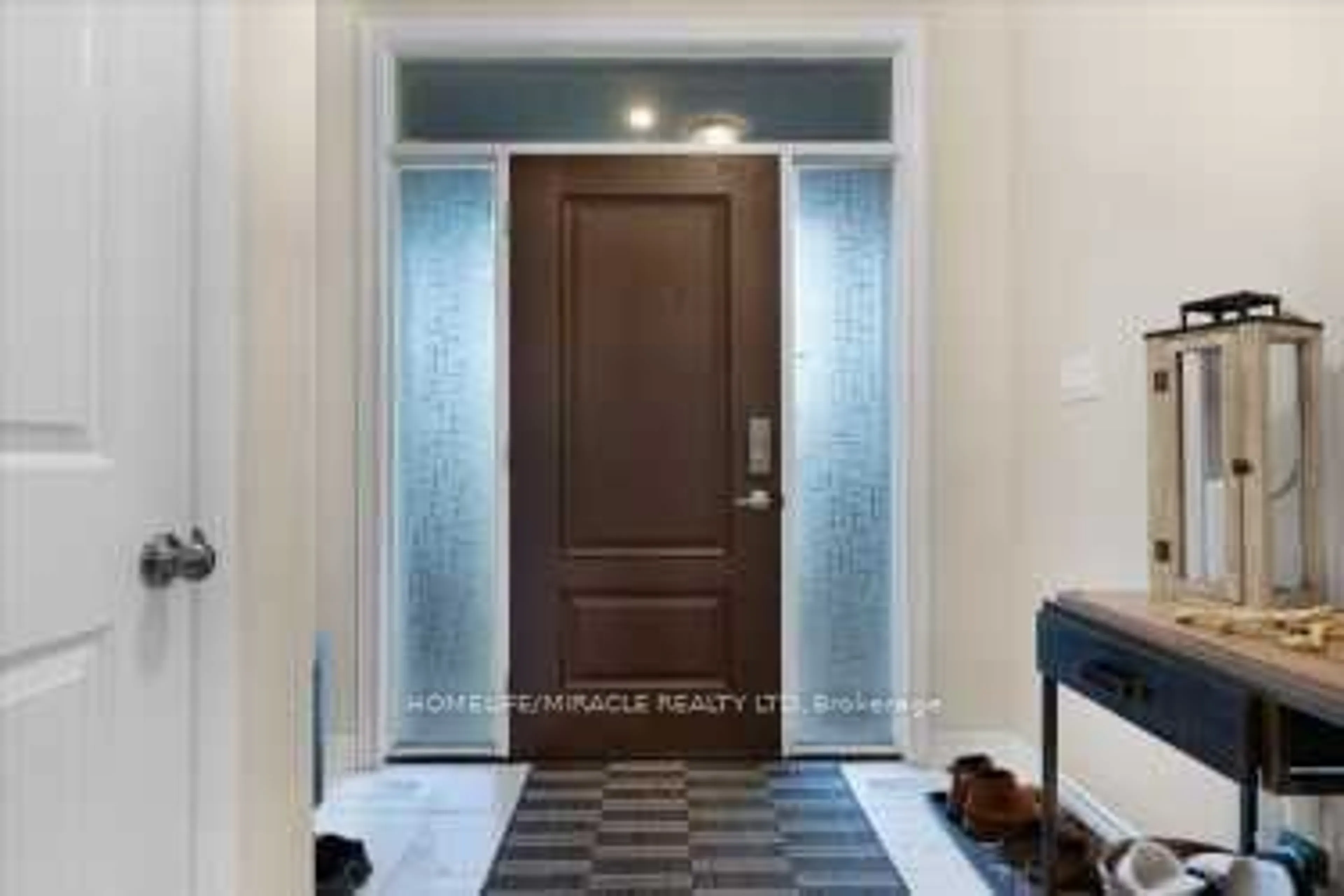 Indoor entryway for 210 Heritage Park Dr, Greater Napanee Ontario K7R 0C8