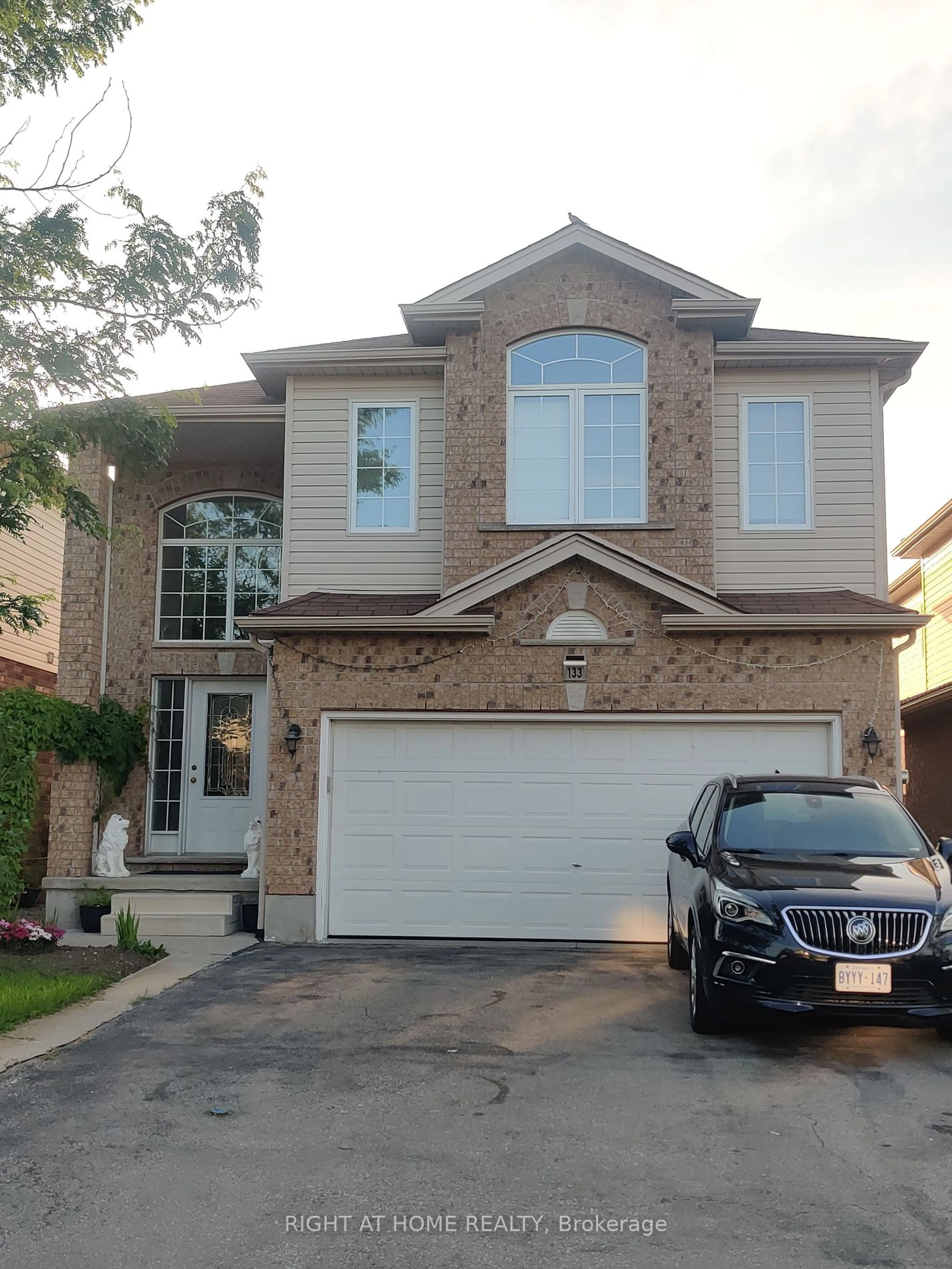 Frontside or backside of a home for 133 Clough Cres, Guelph Ontario N1L 0E4