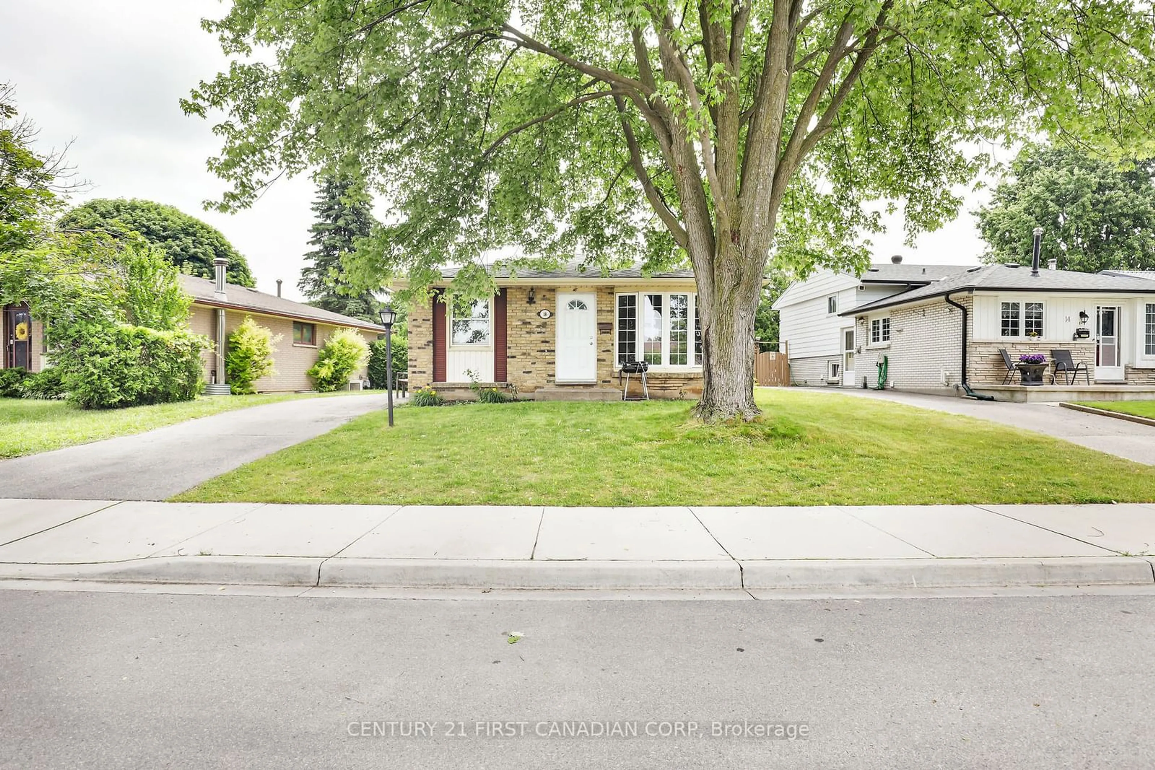 Frontside or backside of a home for 18 Jena Cres, London Ontario N5V 1L4