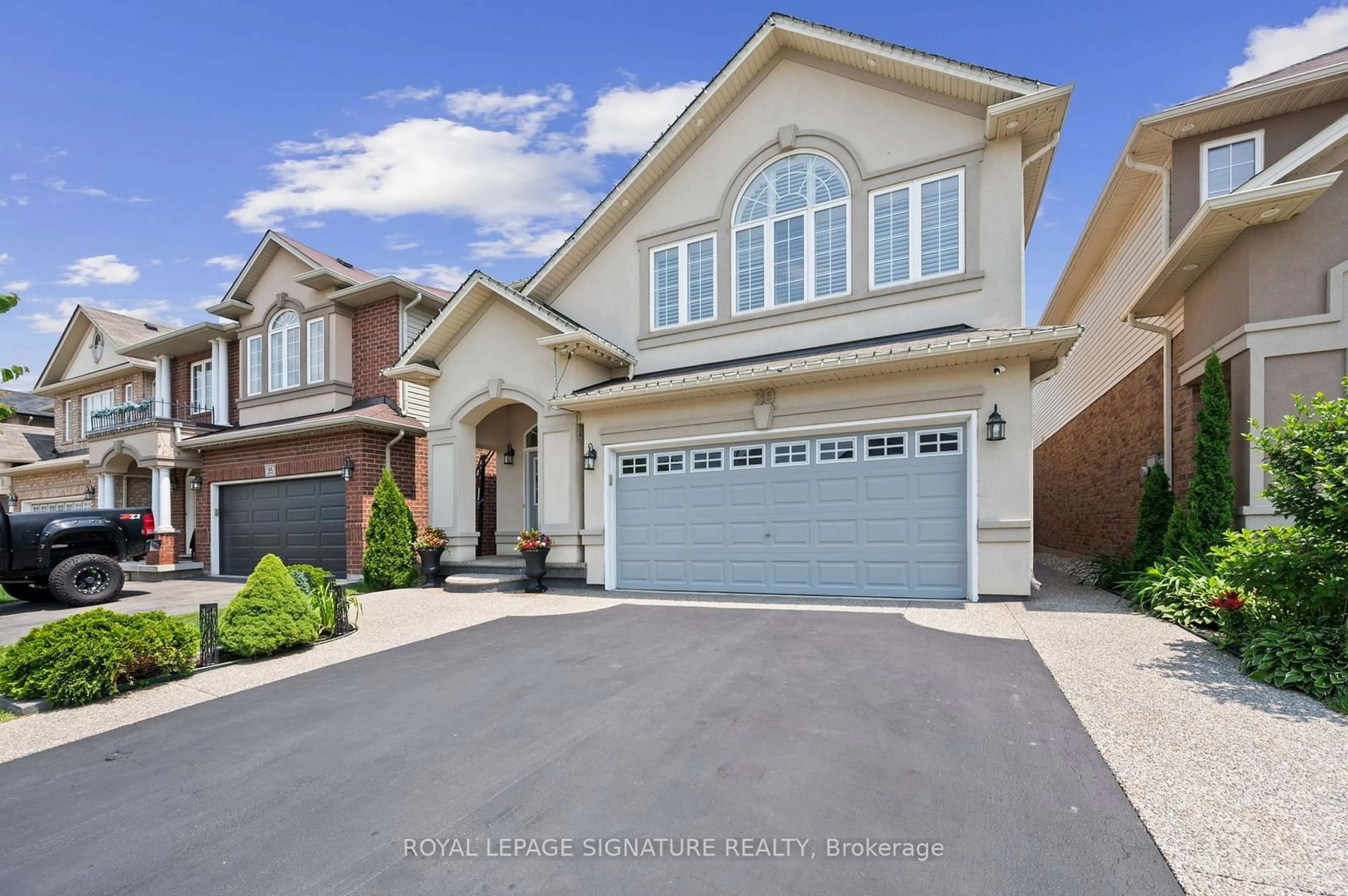 Frontside or backside of a home for 39 Weathering Hts, Hamilton Ontario L8J 0E6