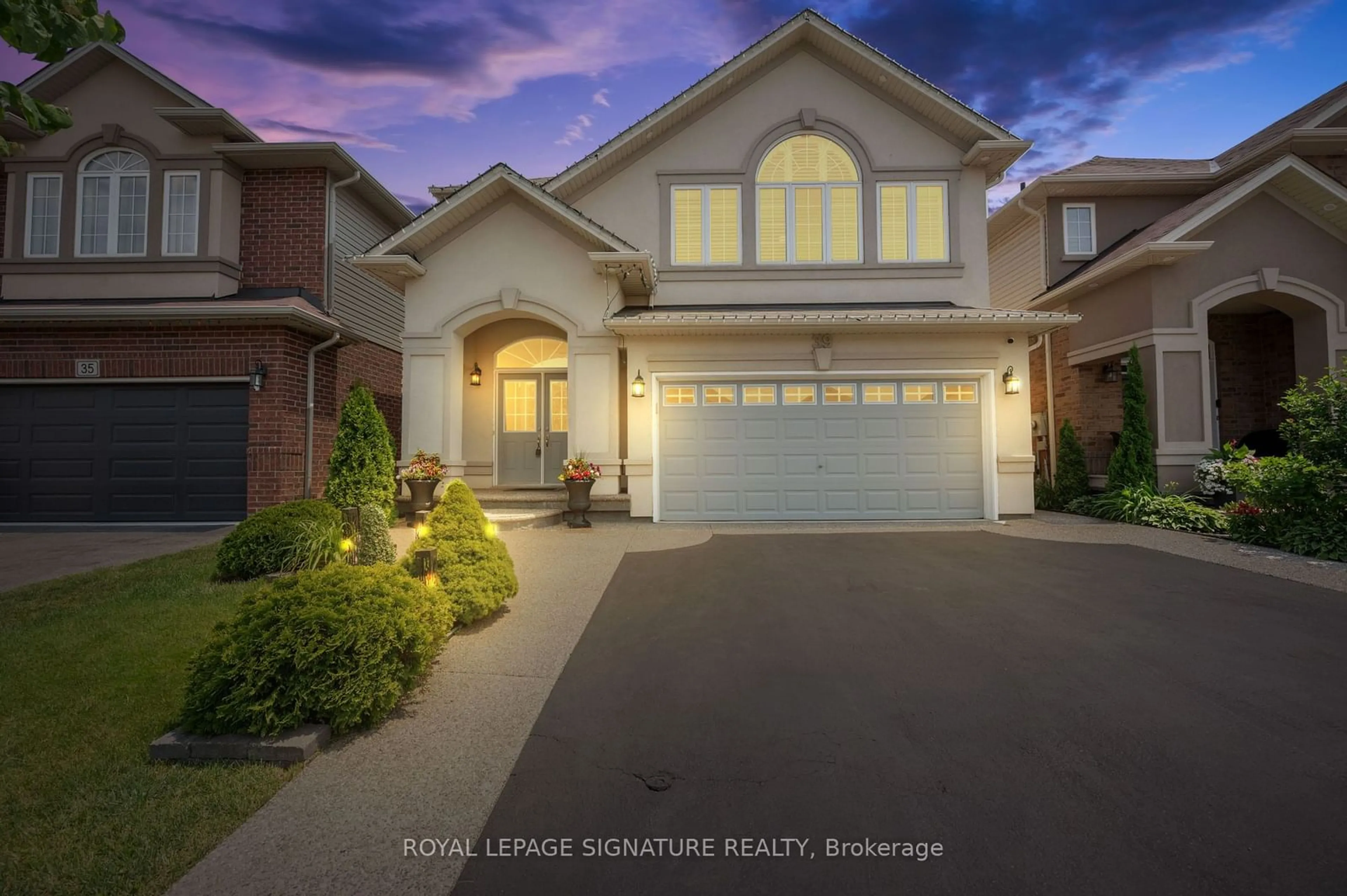 Frontside or backside of a home for 39 Weathering Hts, Hamilton Ontario L8J 0E6