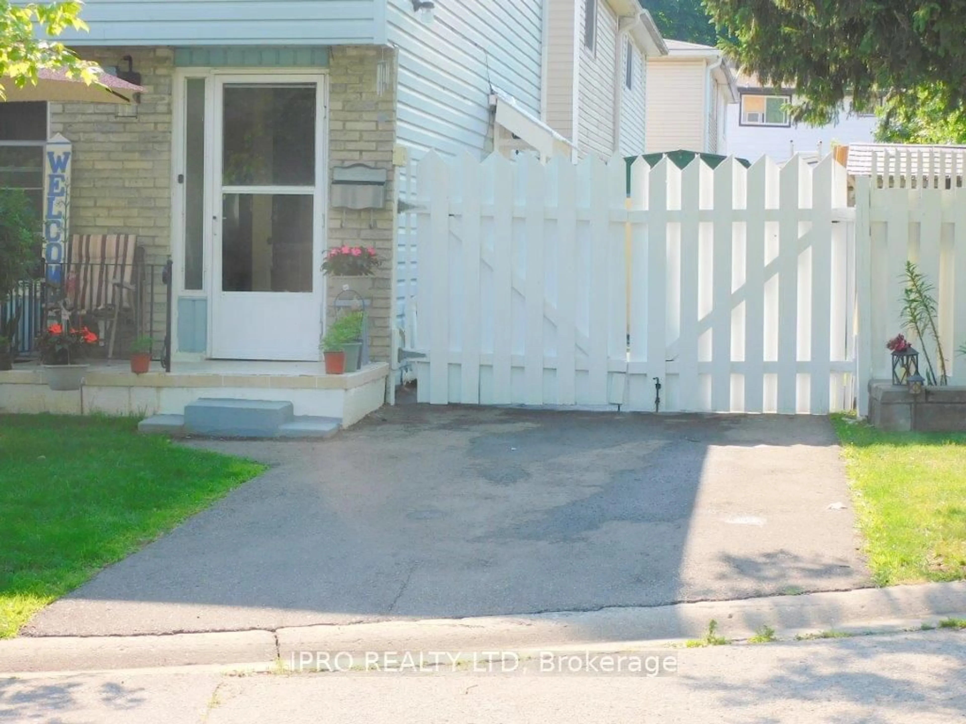 Frontside or backside of a home for 479 Pinetree Cres, Cambridge Ontario N3H 4X4