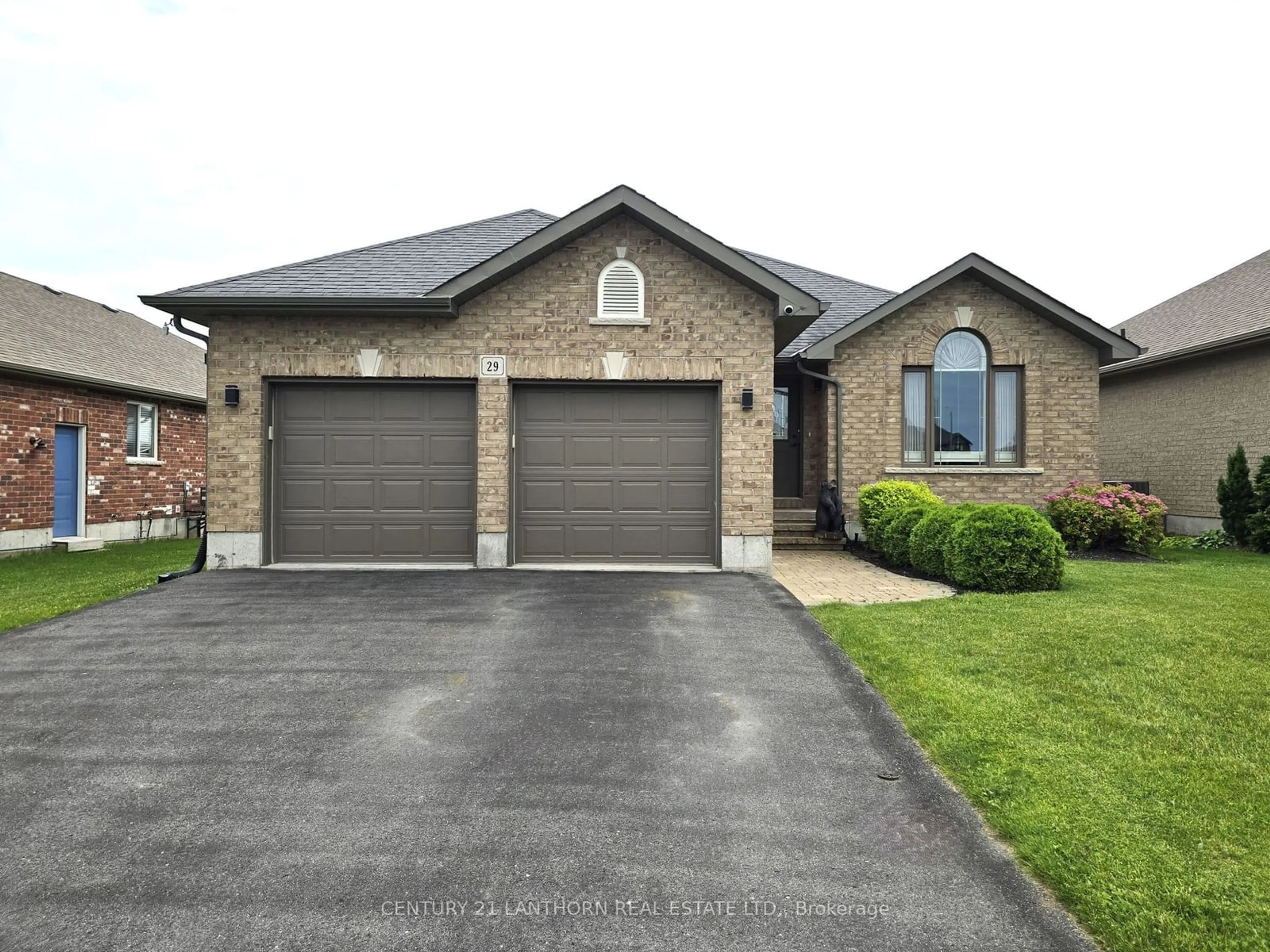 Home with brick exterior material for 29 Cavendish Dr, Belleville Ontario K8N 0C2