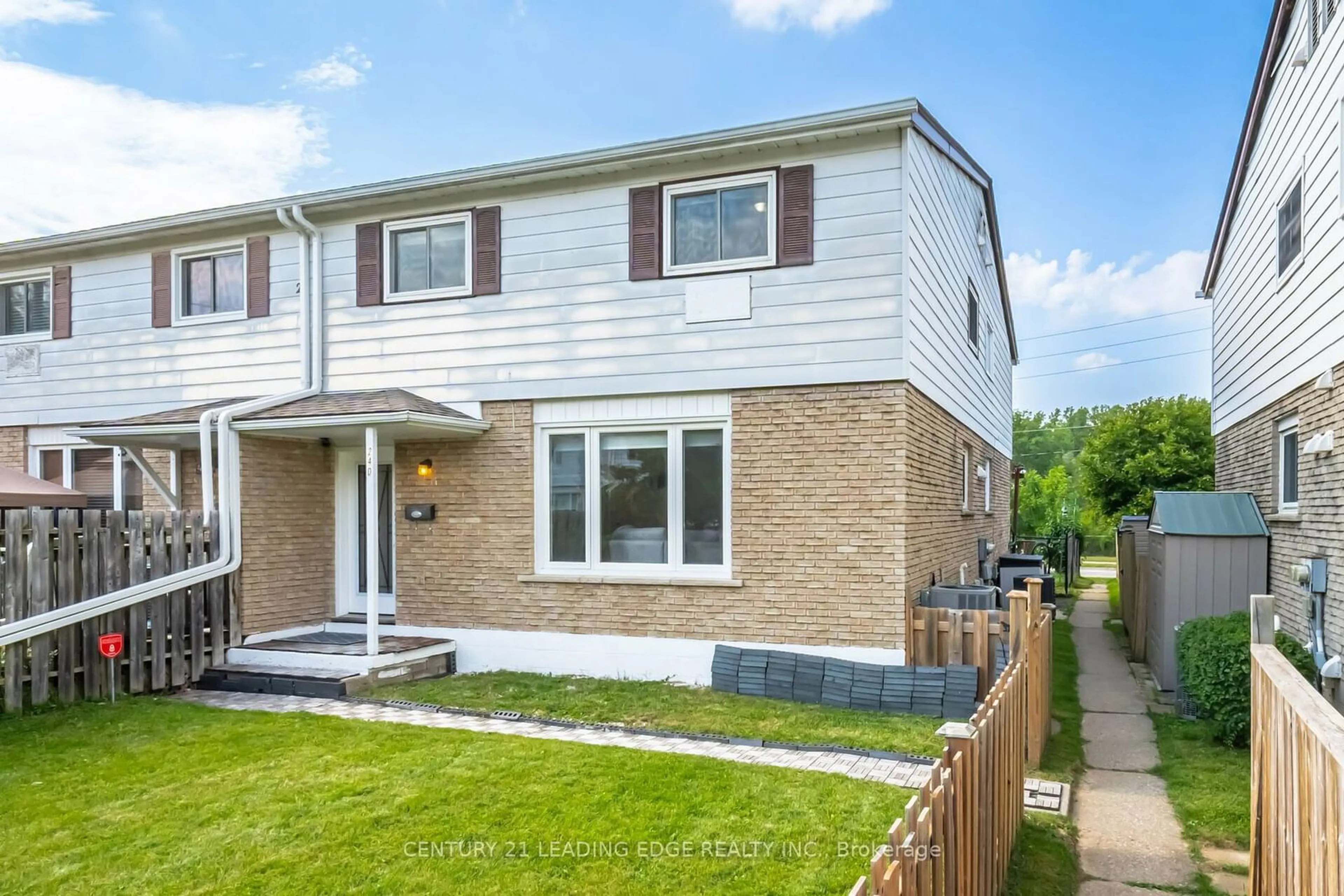 Frontside or backside of a home for 24 Oakhill Dr #D, Brantford Ontario N3T 1R1