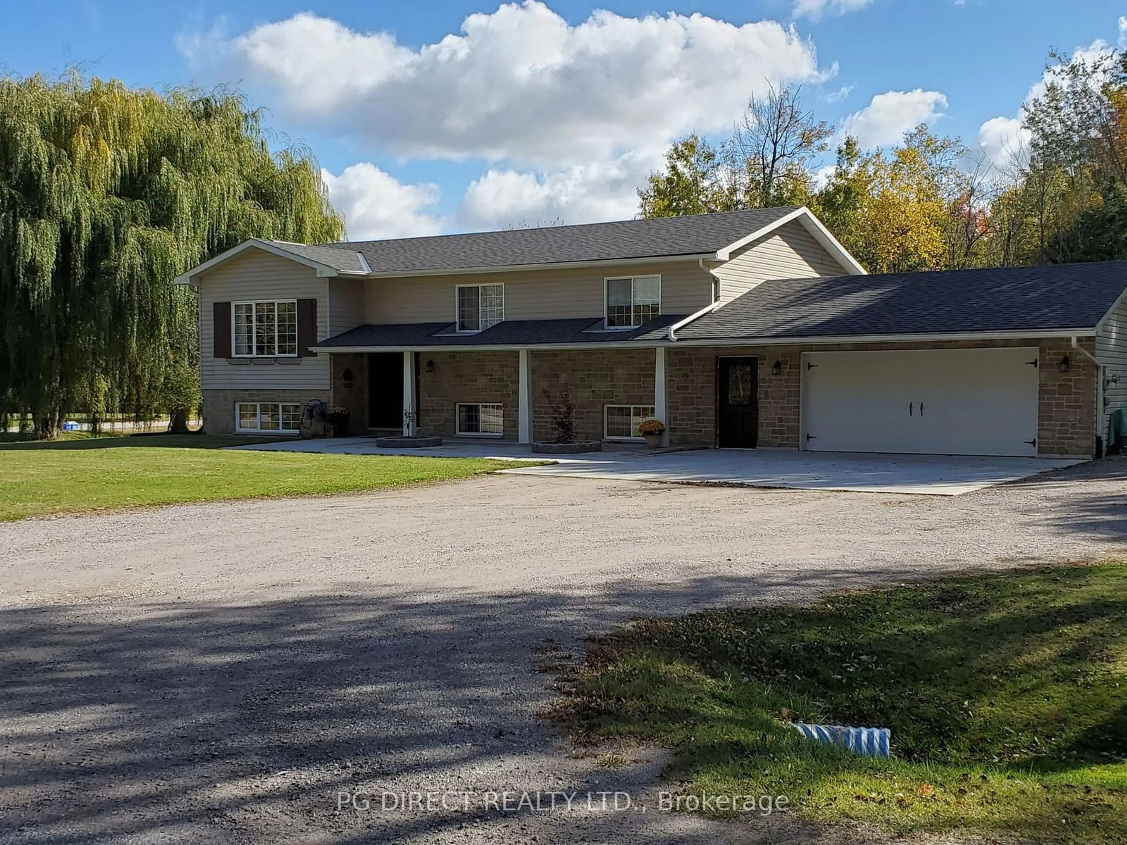 Frontside or backside of a home for 290 McClennan Dr, Smith-Ennismore-Lakefield Ontario K0L 1T0
