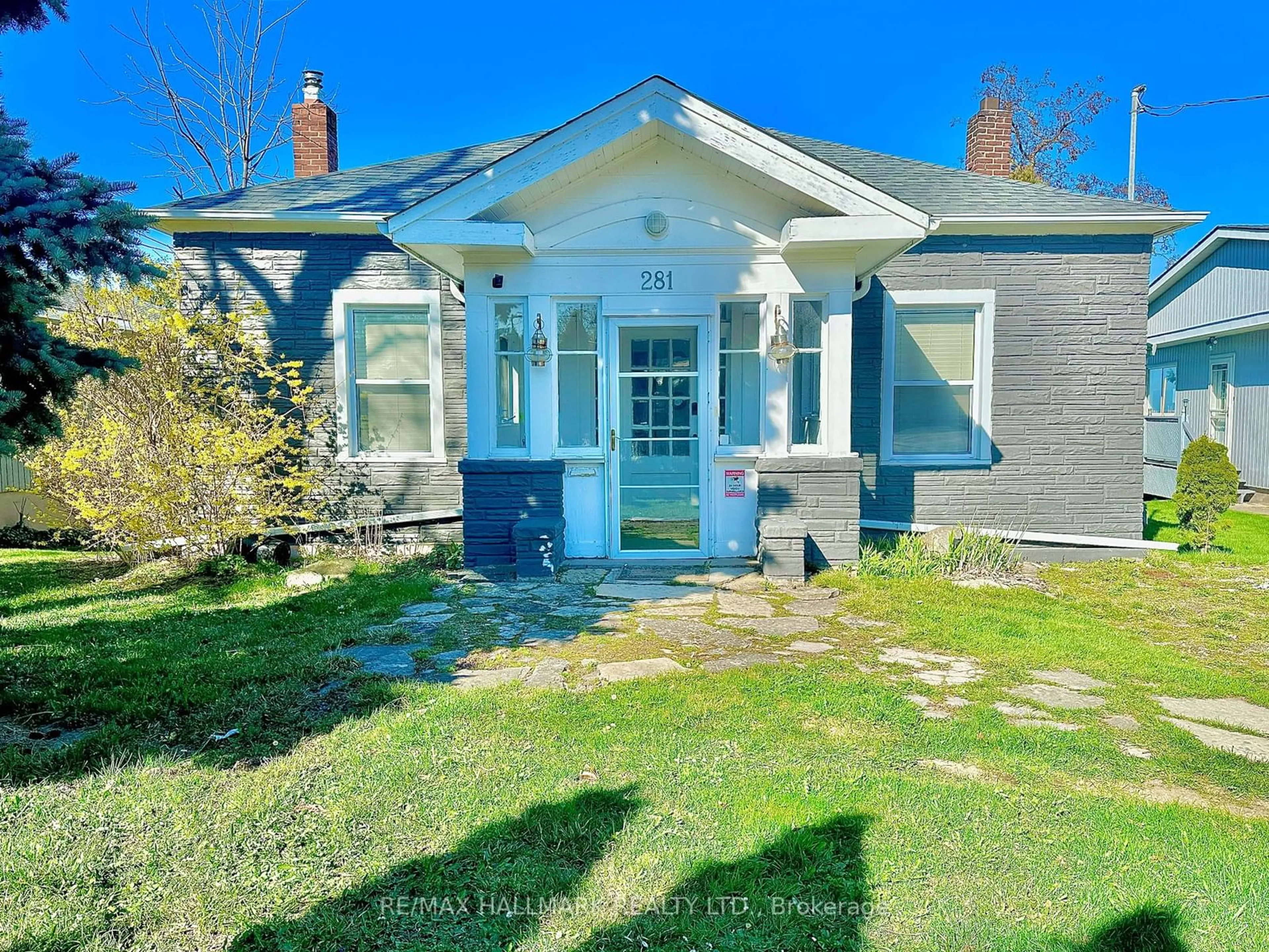 Frontside or backside of a home, cottage for 281 Sykes St, Meaford Ontario N4L 1H9