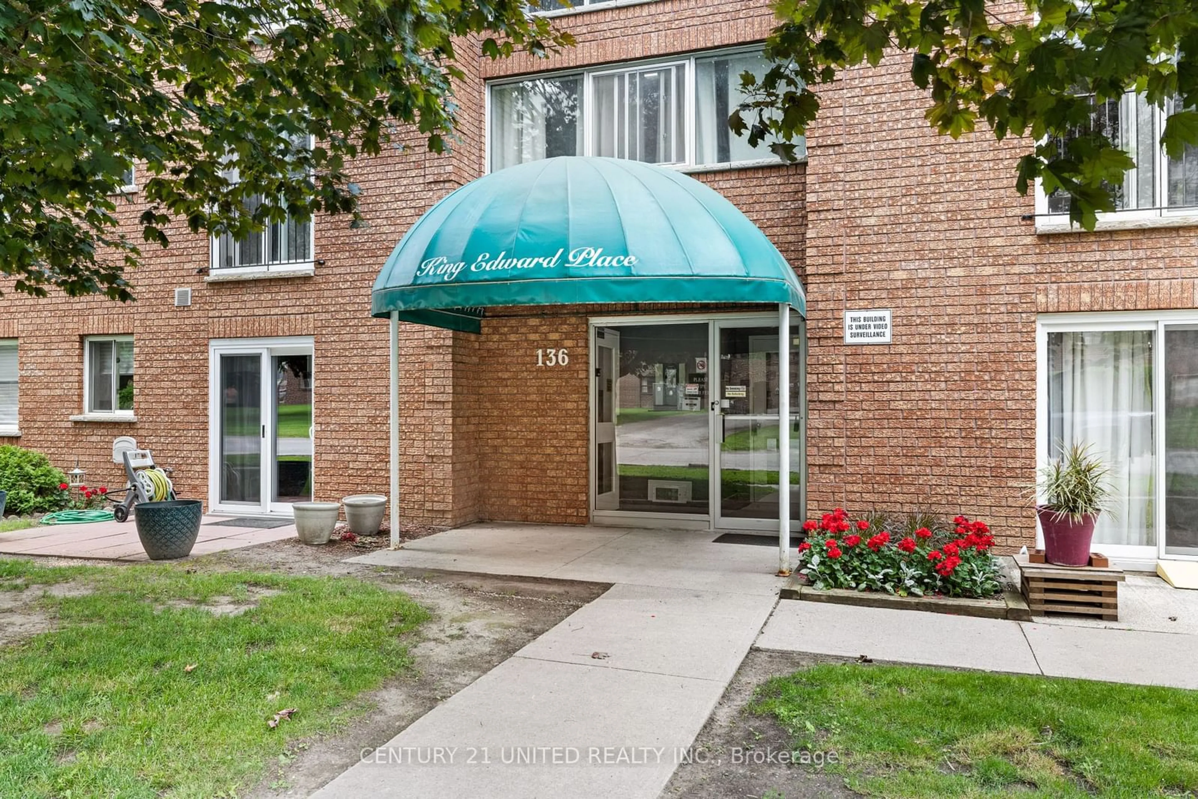 Indoor foyer for 136 Ware St #301, Peterborough Ontario K9J 2B8