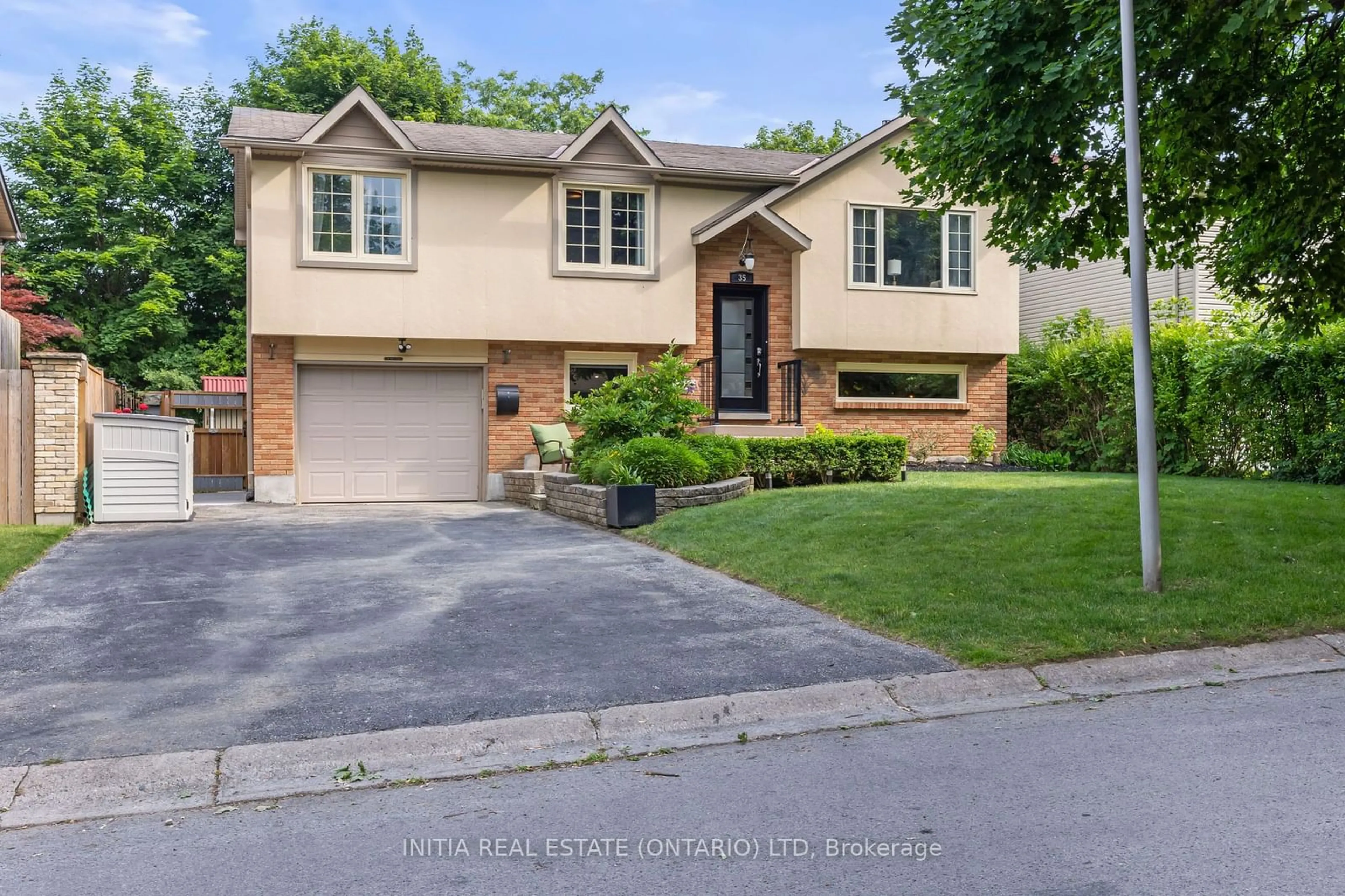 Frontside or backside of a home for 35 Paperbirch Cres, London Ontario N6G 1L8