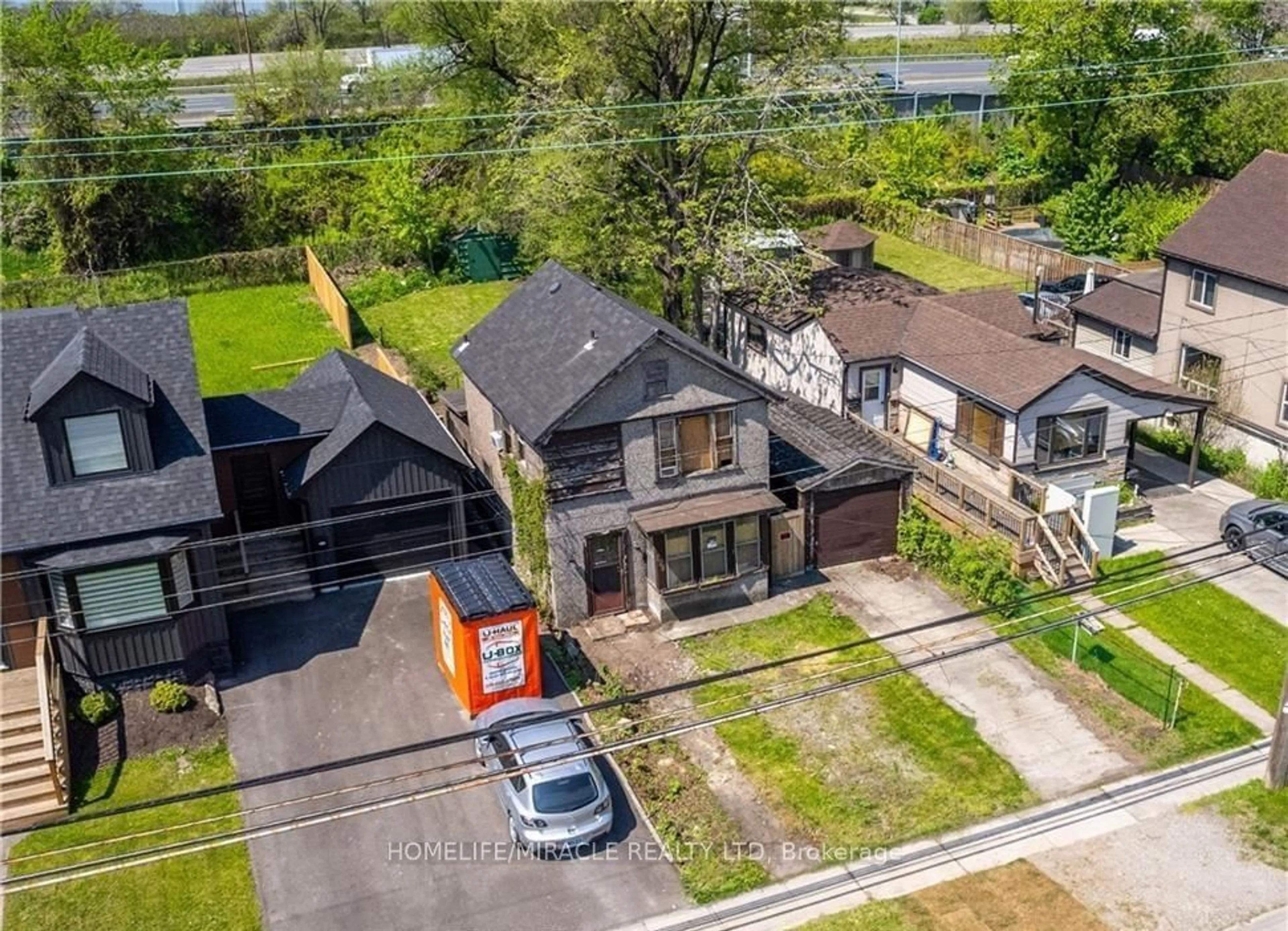 Frontside or backside of a home for 198 Beach Blvd, Hamilton Ontario L8H 6V9