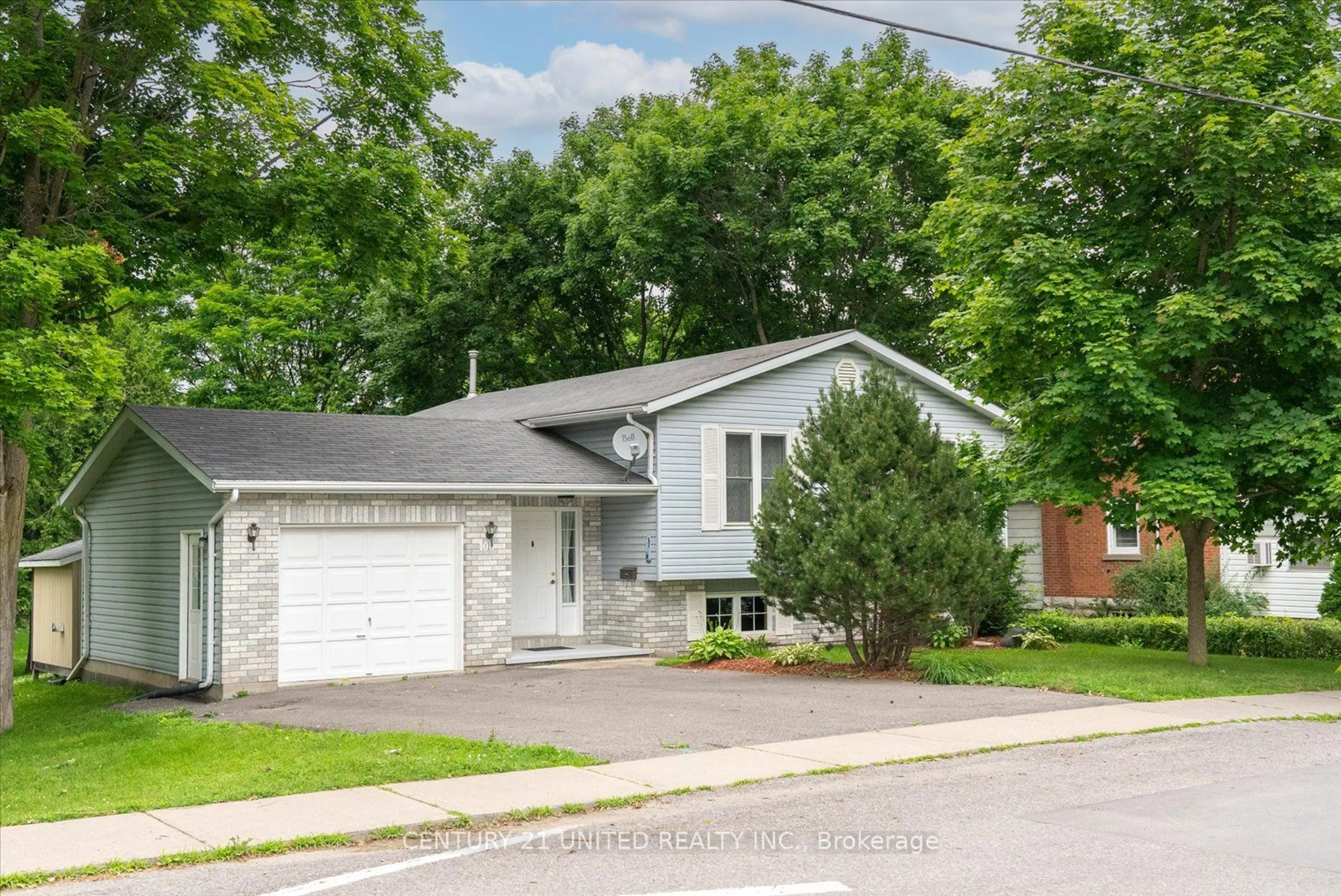 Frontside or backside of a home for 108 Elgin St, Madoc Ontario K0K 2K0