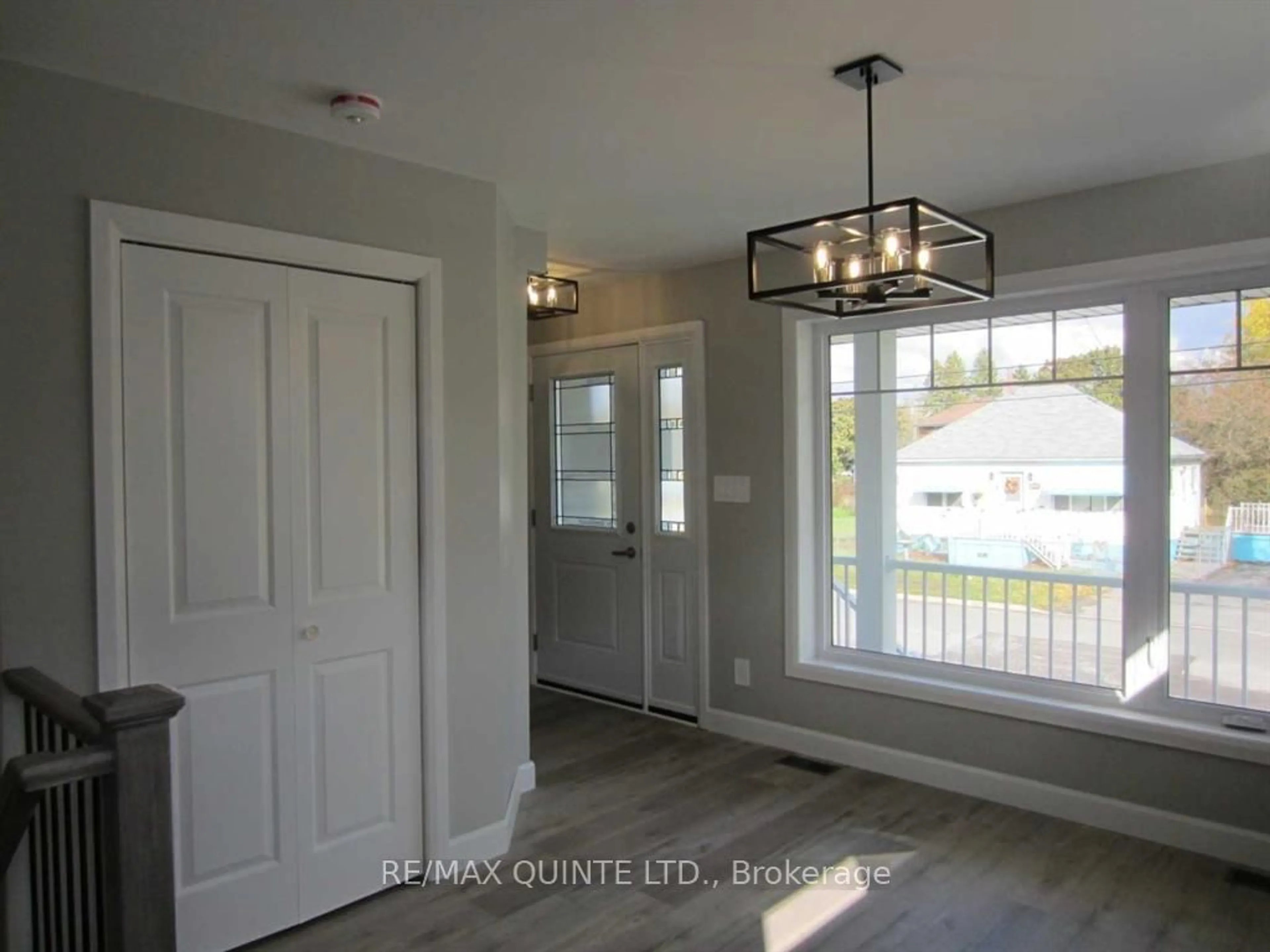 Indoor entryway for 16 Frank St, Belleville Ontario K8P 3T9