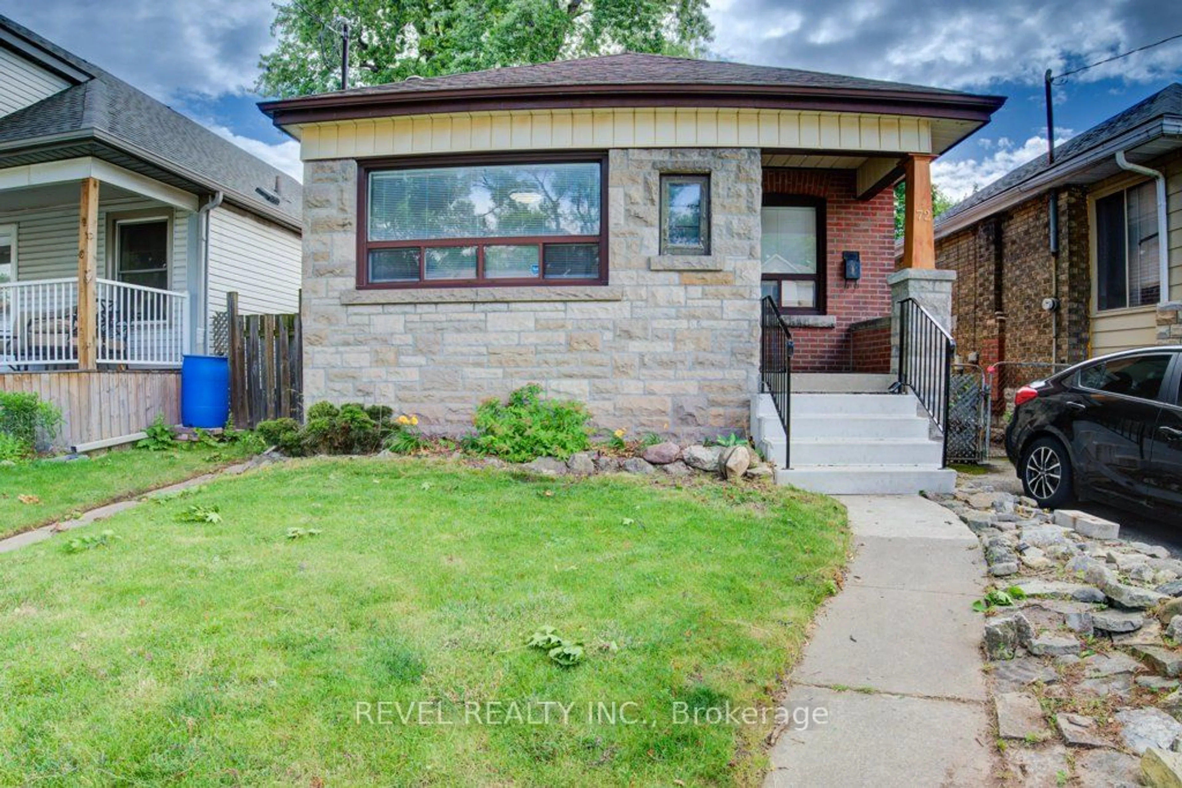 Frontside or backside of a home for 72 Edgemont St, Hamilton Ontario L8H 4C8