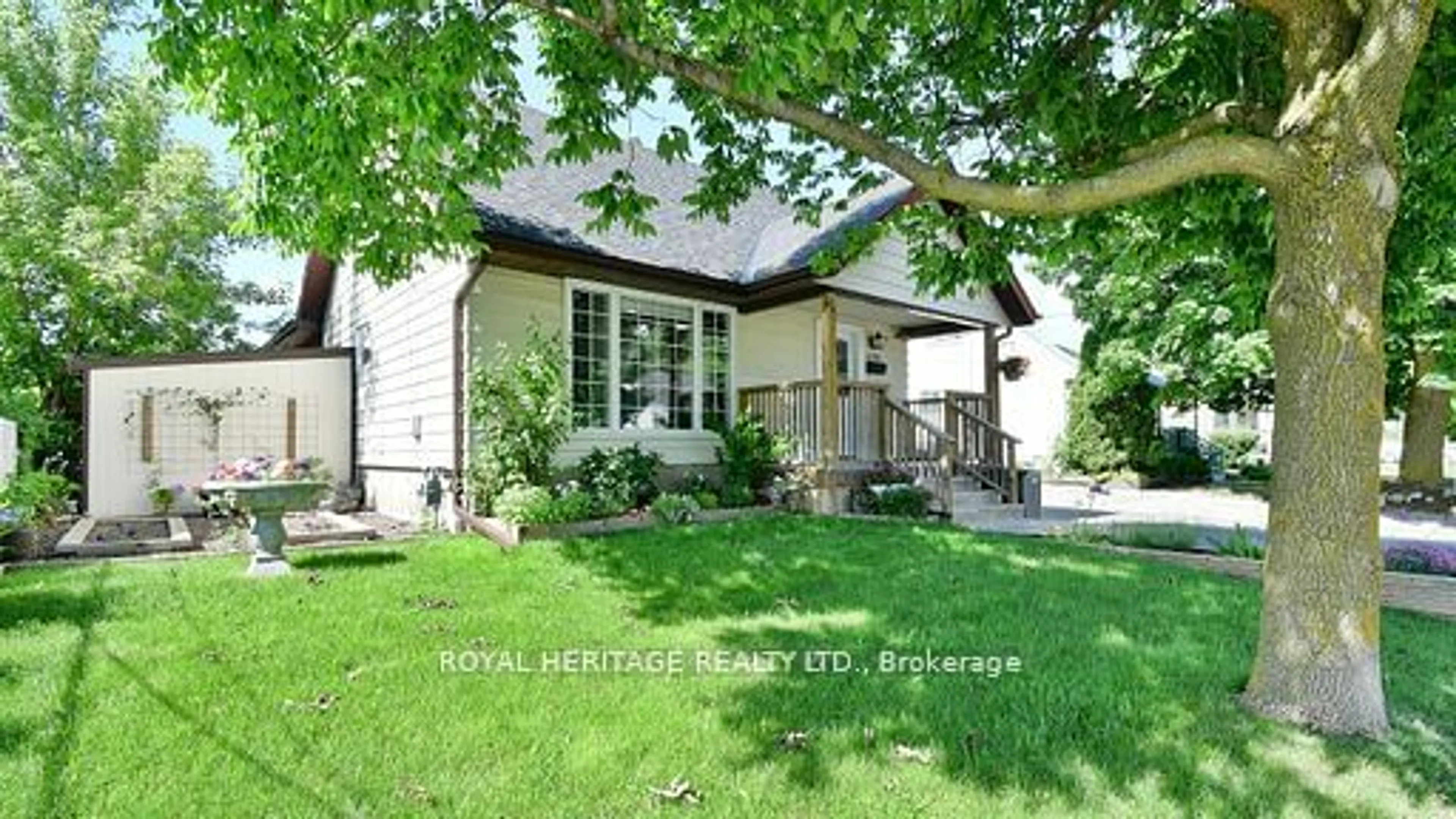 Cottage for 694 Hawley St, Peterborough Ontario K9J 4C6