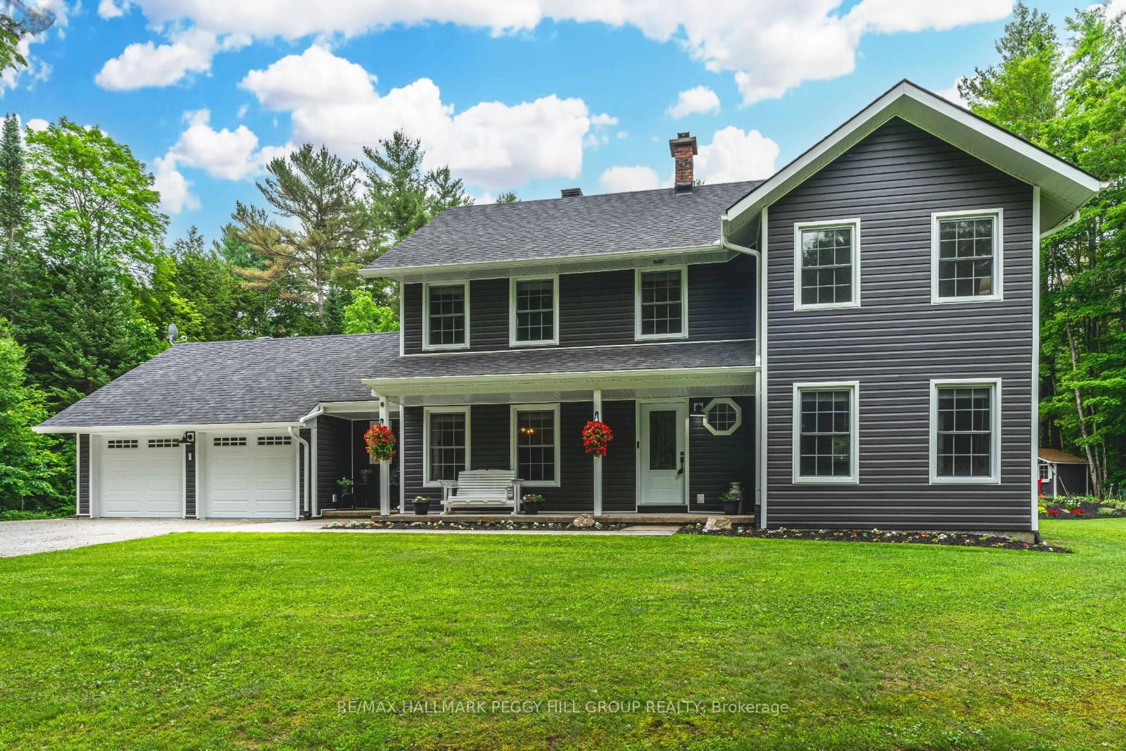 Home with vinyl exterior material for 1225 Graham Rd, Gravenhurst Ontario P0E 1N0