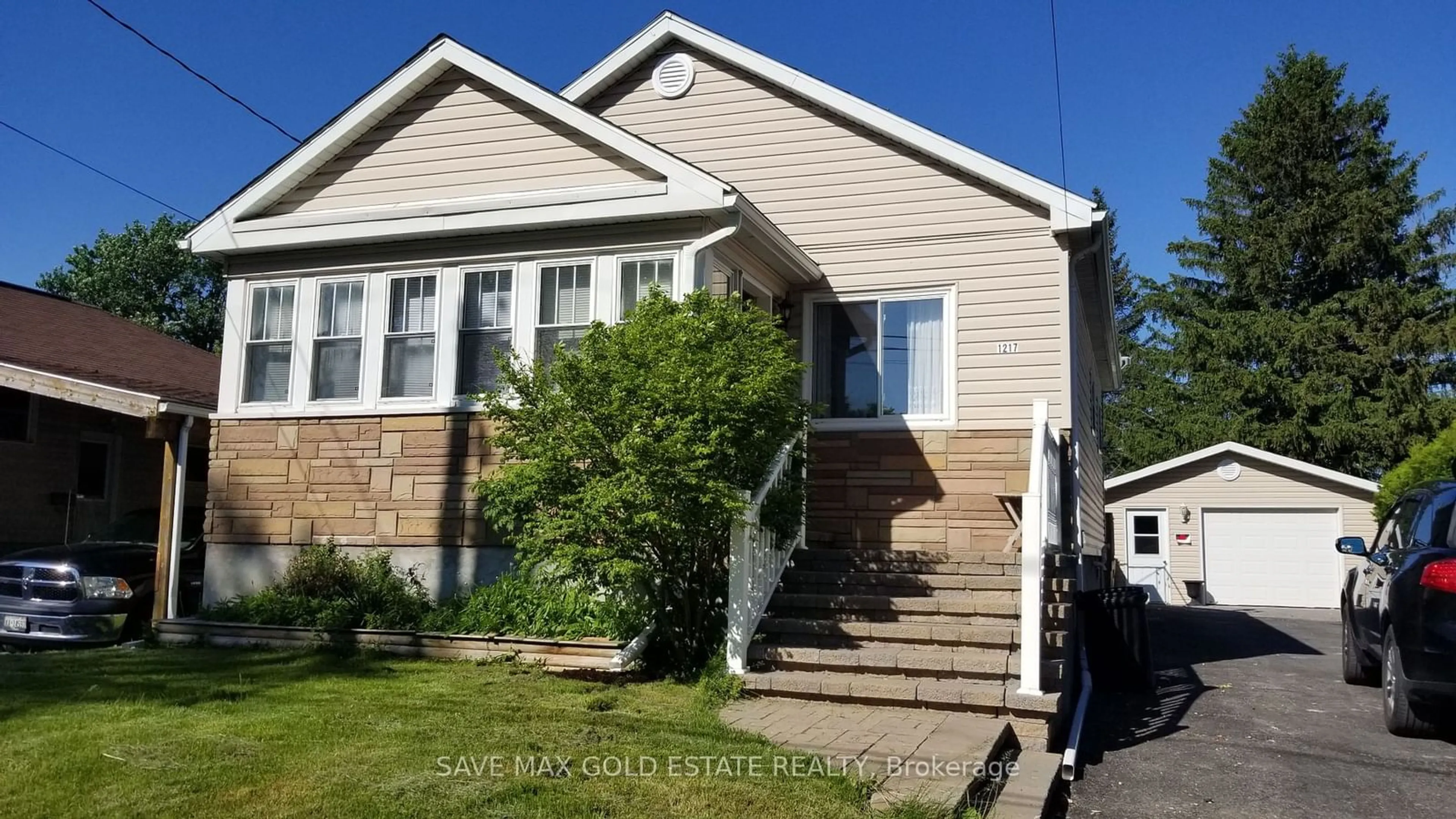 Frontside or backside of a home for 1217 Hebert St, Cornwall Ontario K6J 5B1