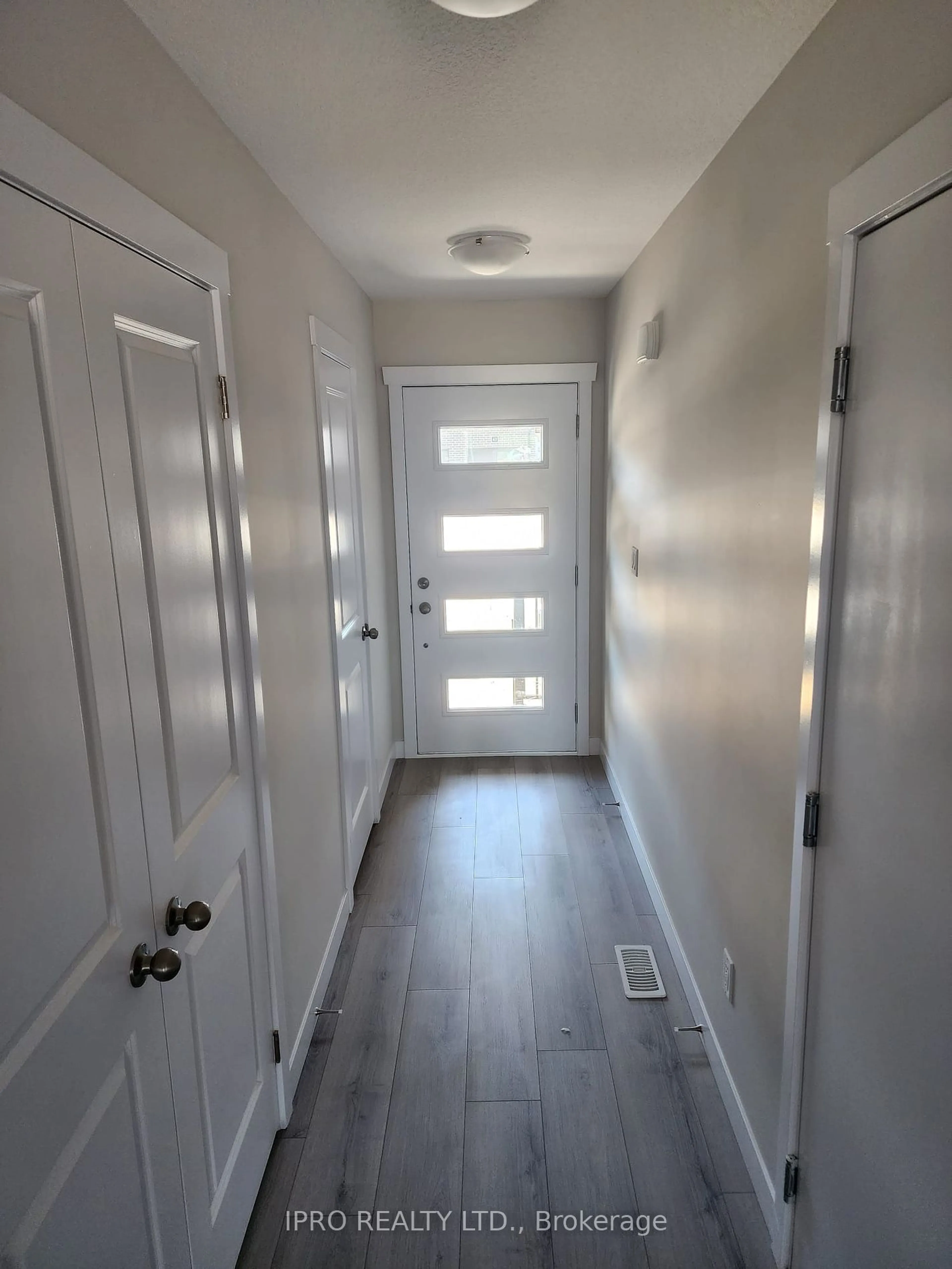 Indoor entryway for 34 Wilkinson Ave, Cambridge Ontario N1S 0C5