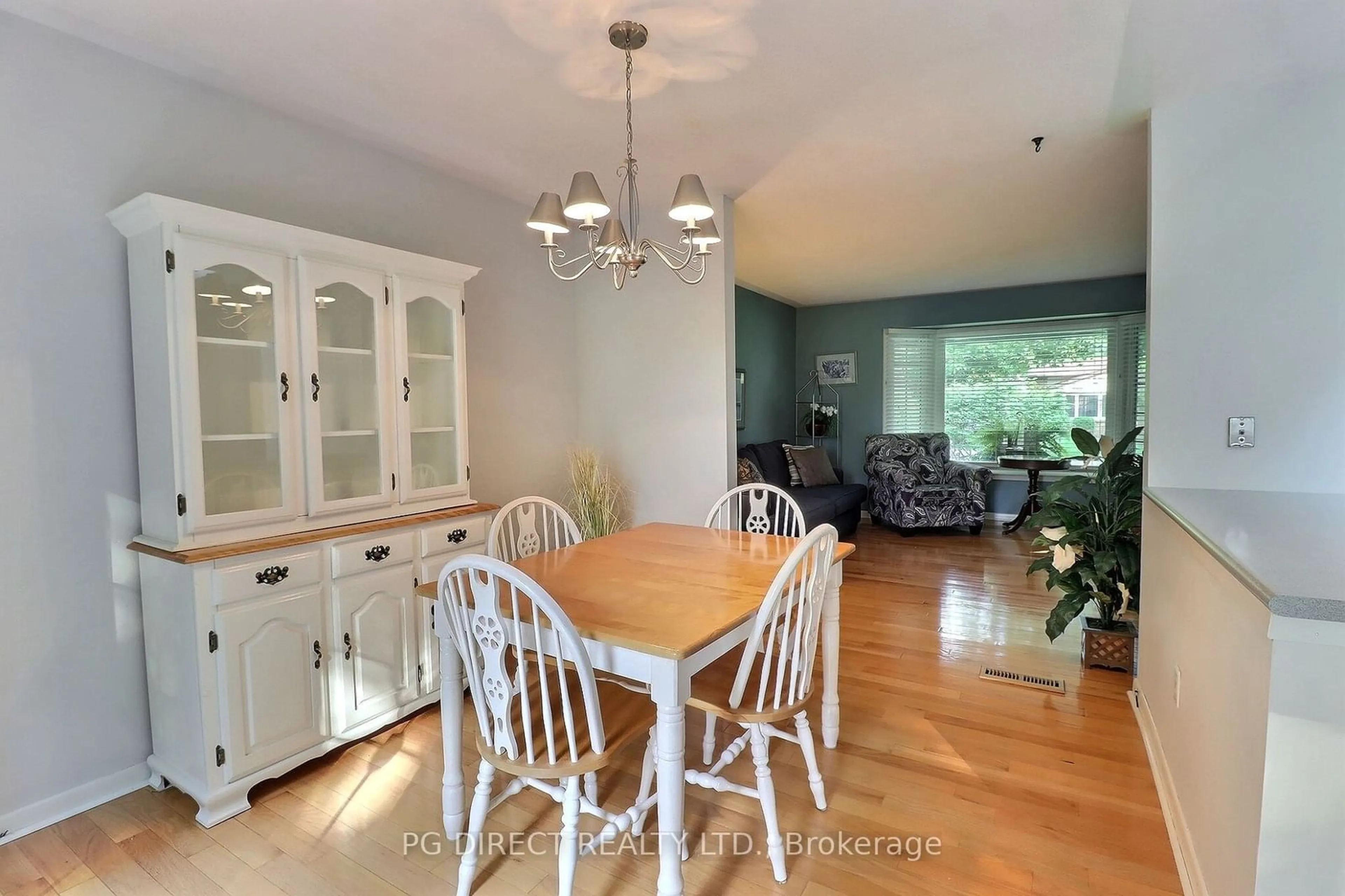 Dining room, wood floors, cottage for 51 Tweed Cres, London Ontario N5X 1Z5