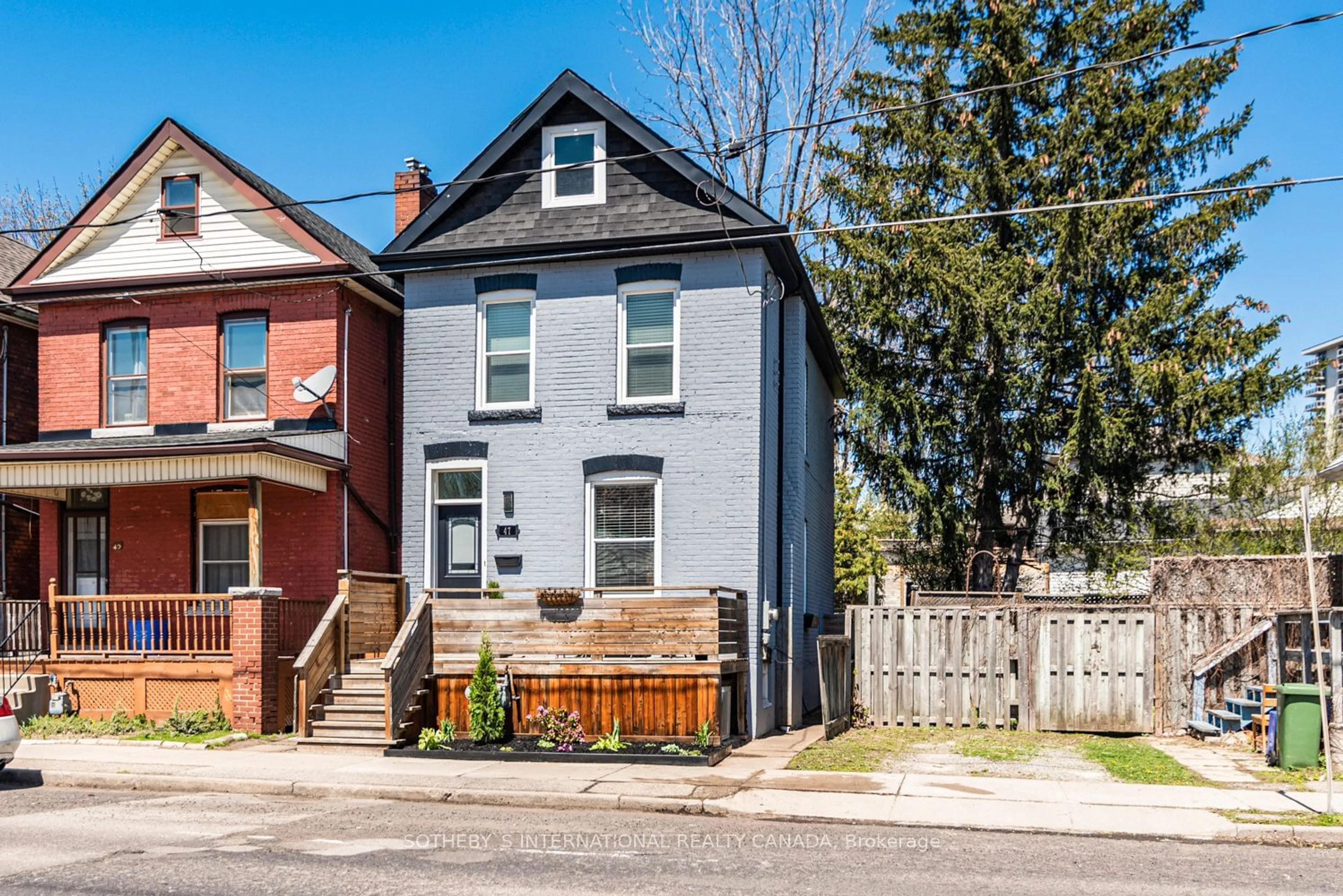 Frontside or backside of a home for 47 Burlington St, Hamilton Ontario L8L 4G3