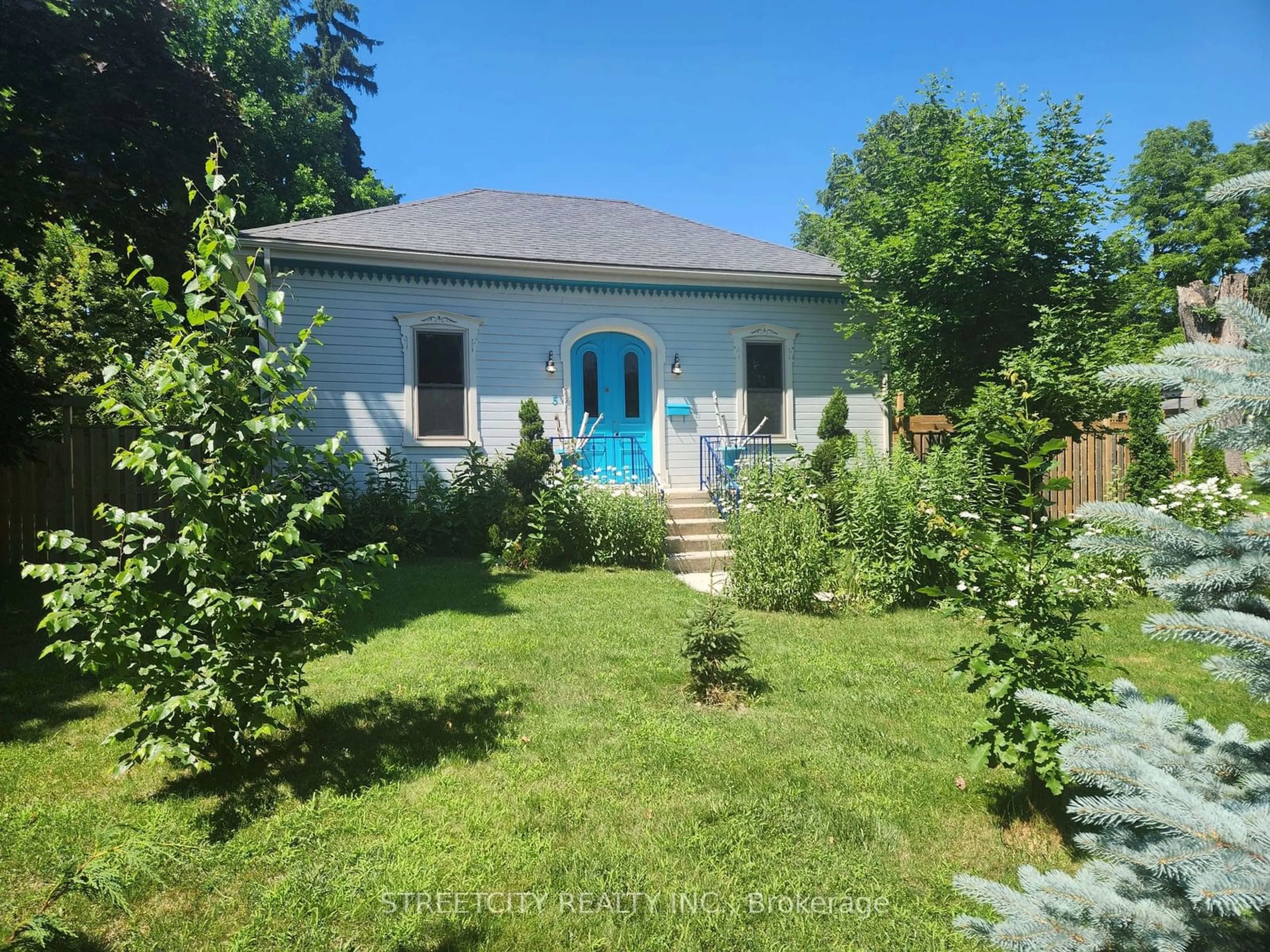 Cottage for 5 Hull Rd, Strathroy-Caradoc Ontario N7G 2B7