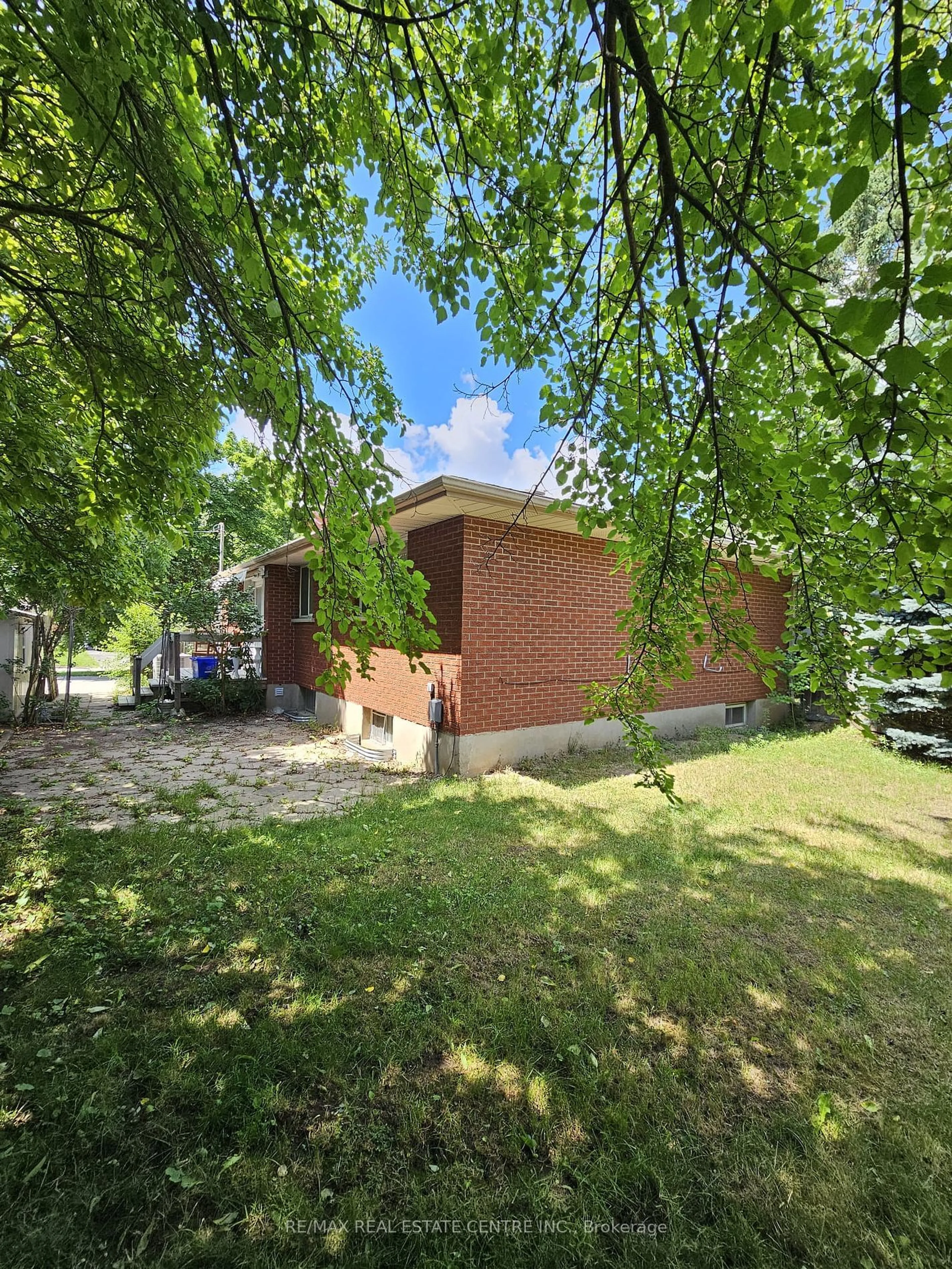 Outside view for 168 WINSTON Blvd, Cambridge Ontario N3C 1M2