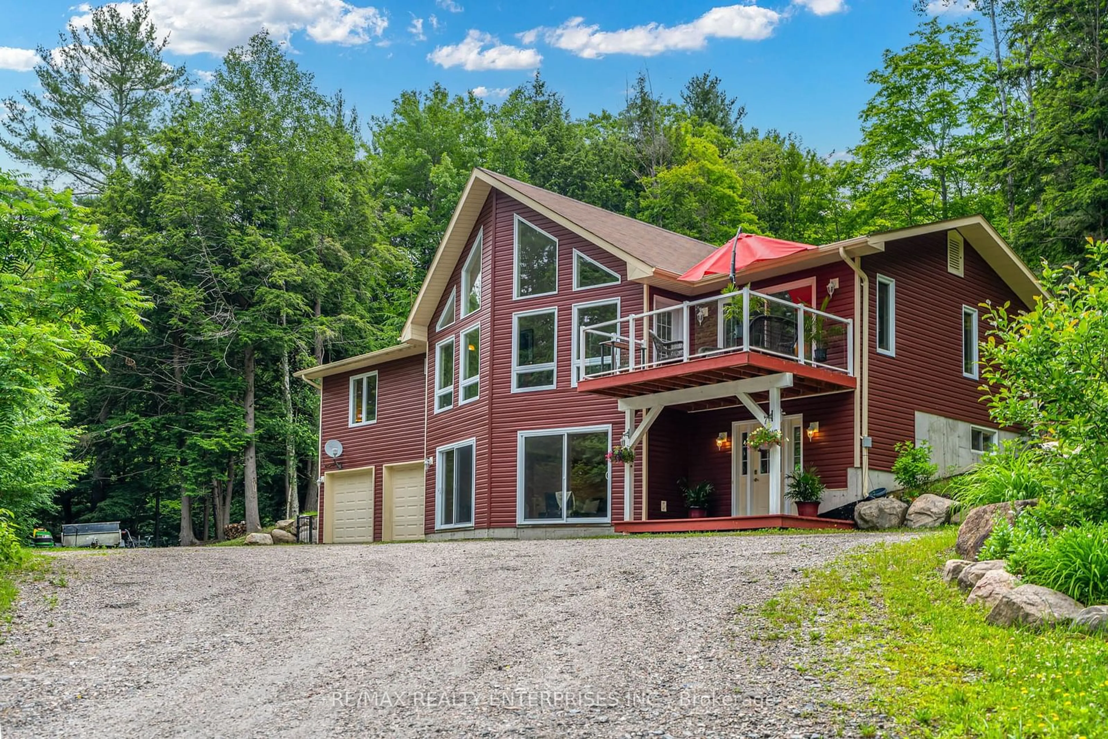 Frontside or backside of a home for 3142 Hwy 118 Rd, Muskoka Lakes Ontario P0B 1J0