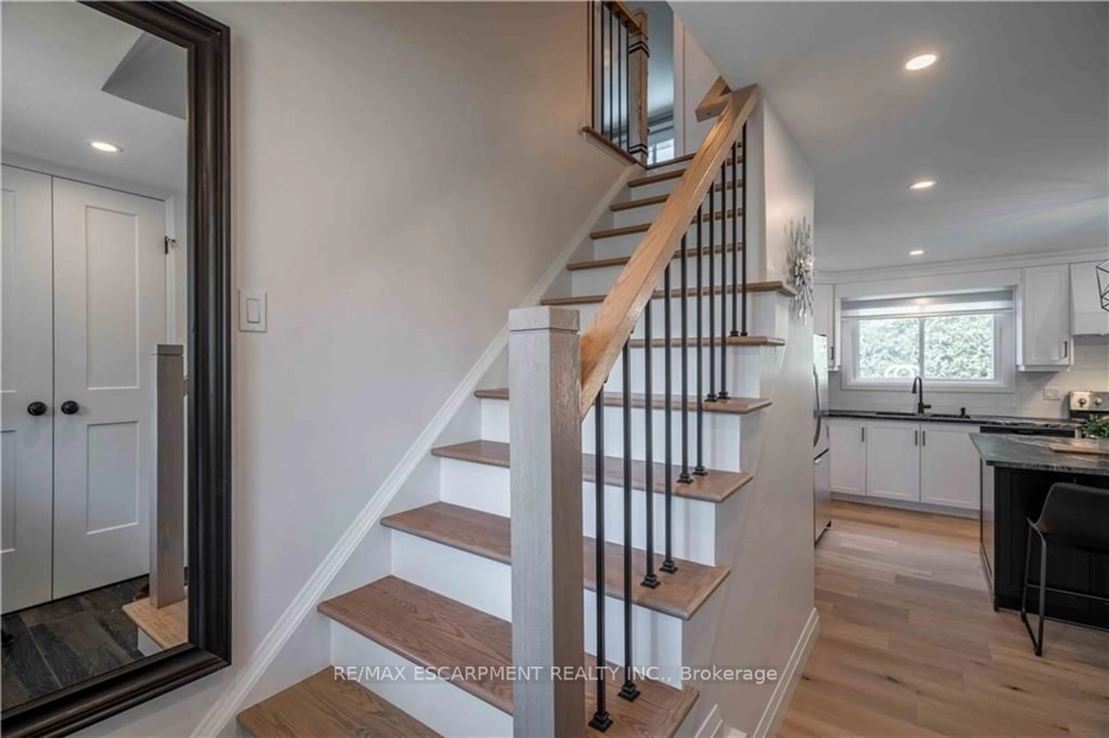 Stairs for 26 Elkwood Dr, Hamilton Ontario L9C 2T3