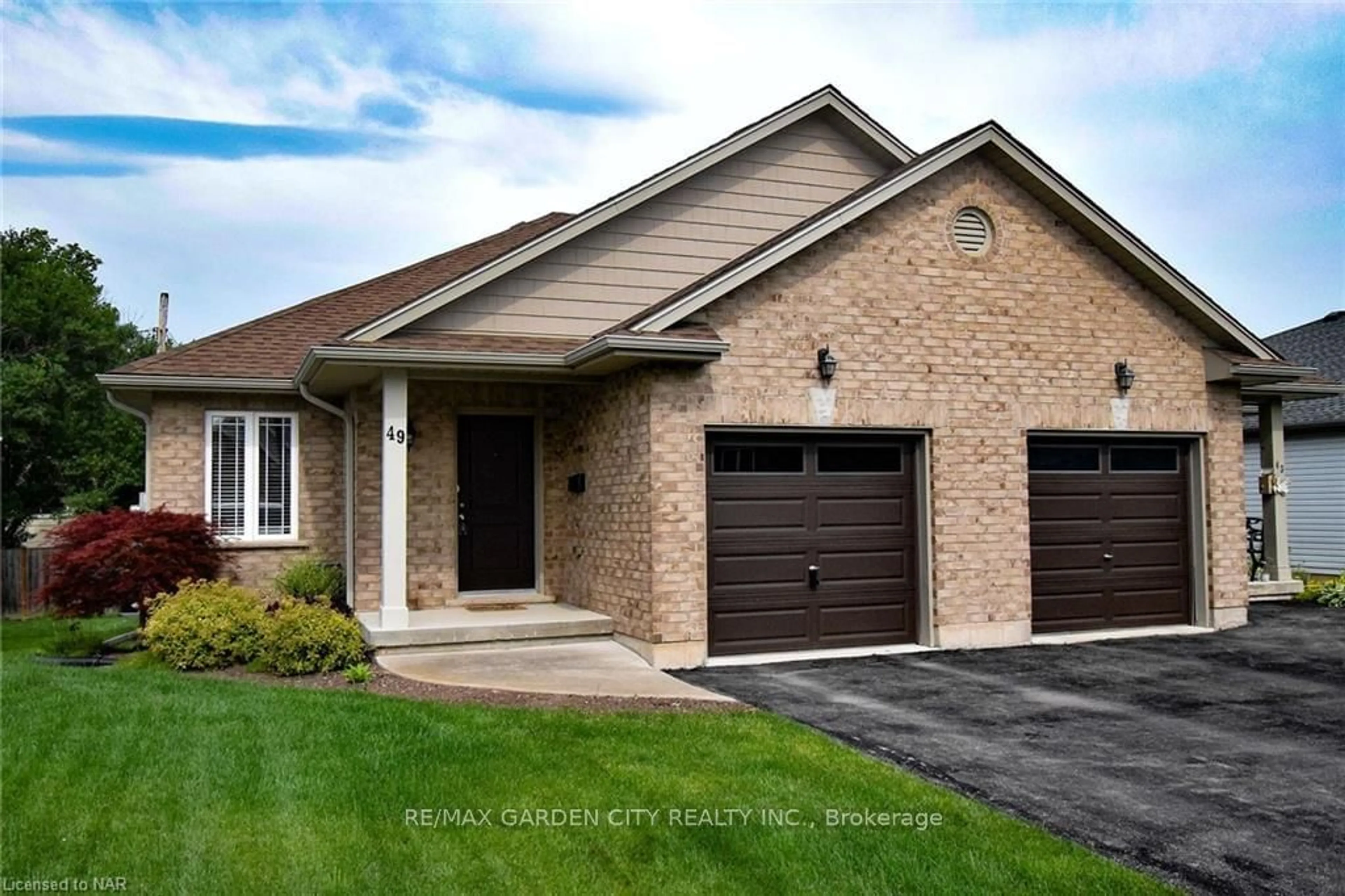 Home with brick exterior material for 49 Shipview Crt, Welland Ontario L3B 0A7